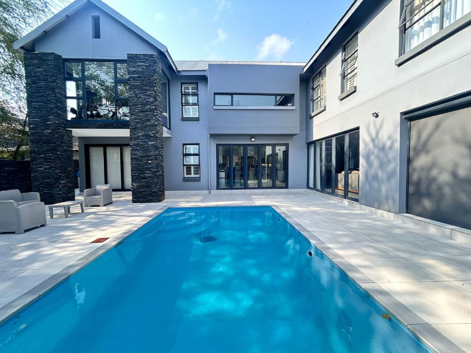 5 bedroom house to rent in Meer en See
