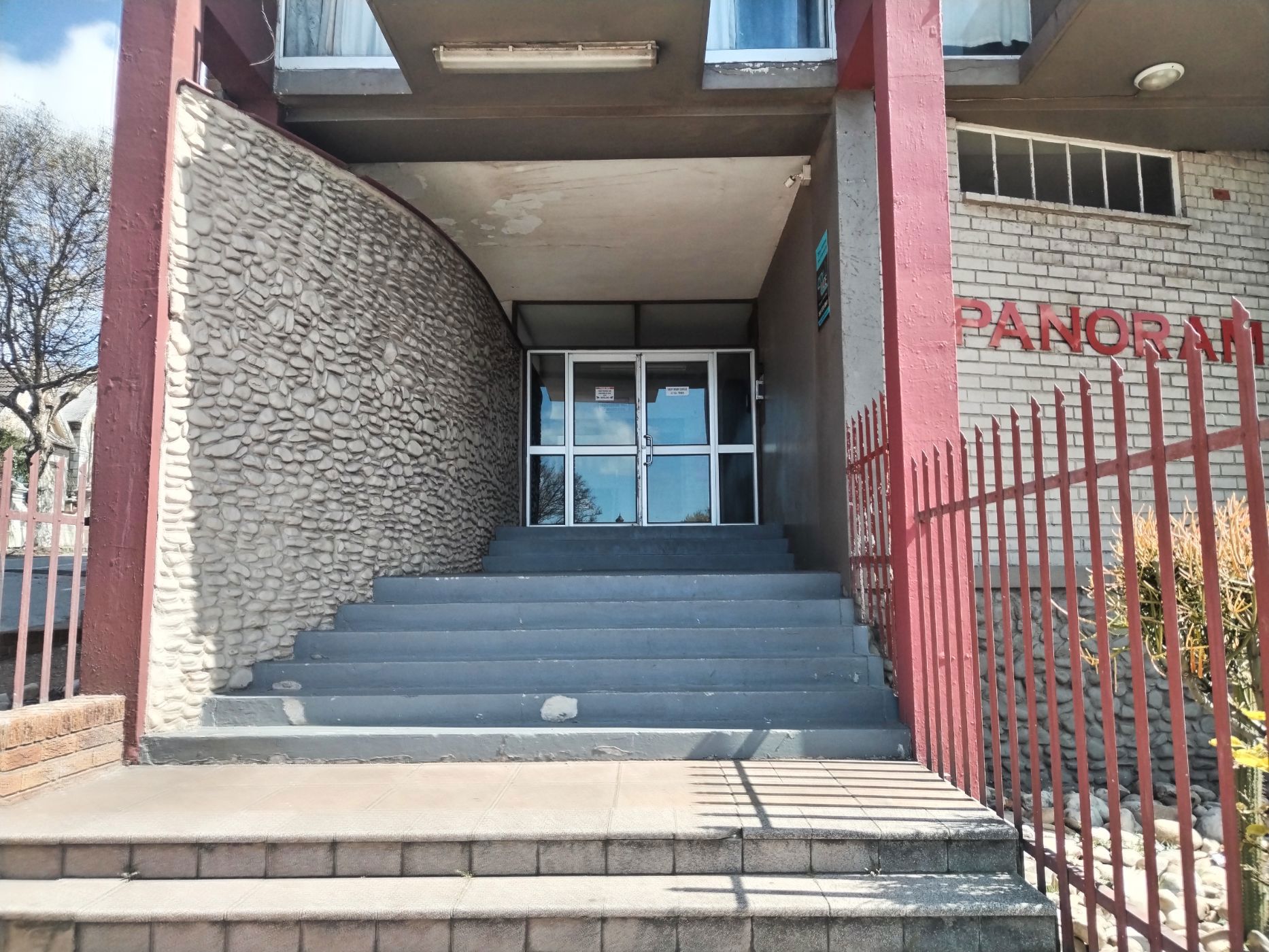 1 bedroom bachelor apartment for sale in Central (Port Elizabeth (Gqeberha))