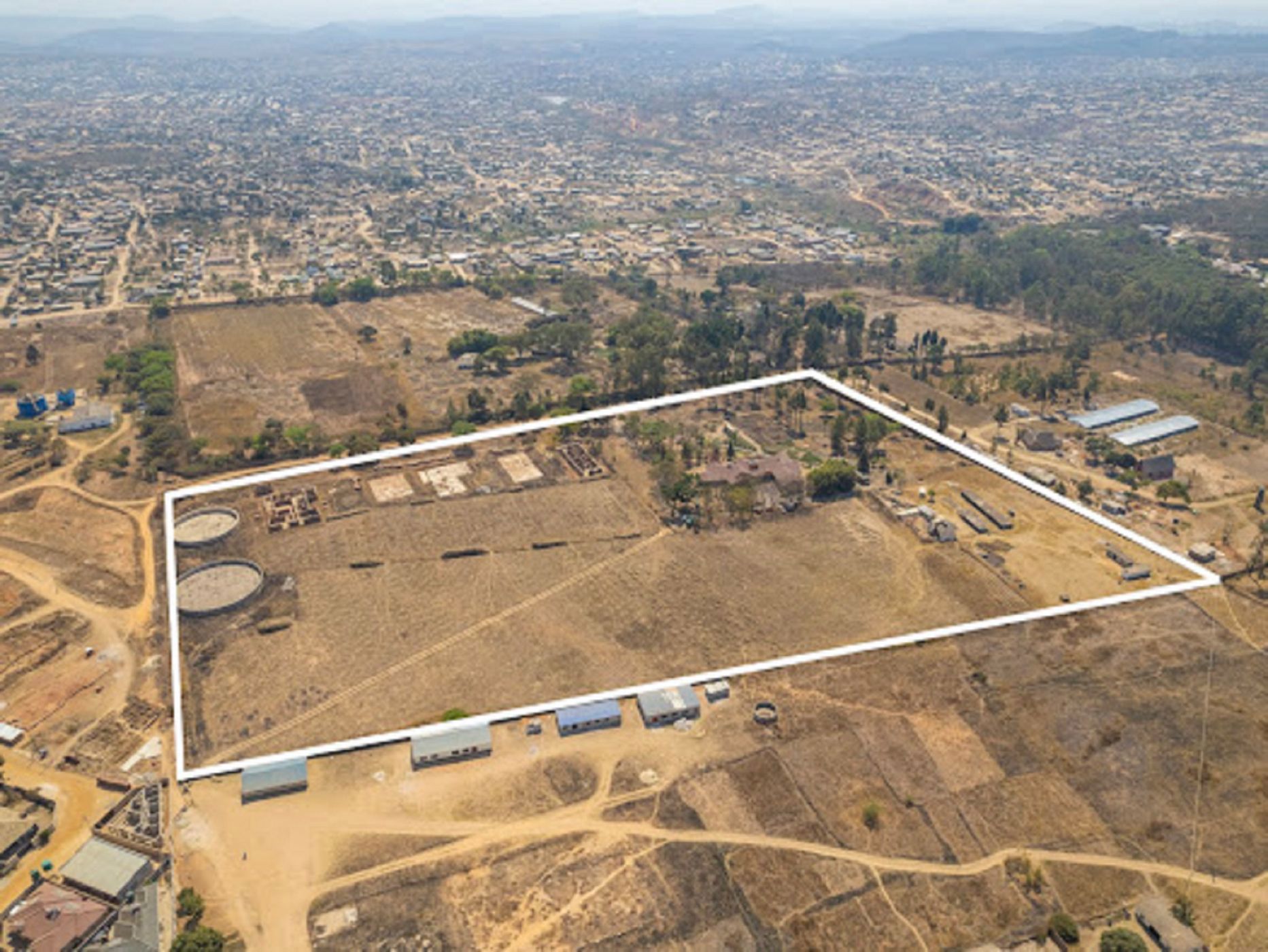 65000 m&sup2; lifestyle property for sale in Ruwa (Zimbabwe)