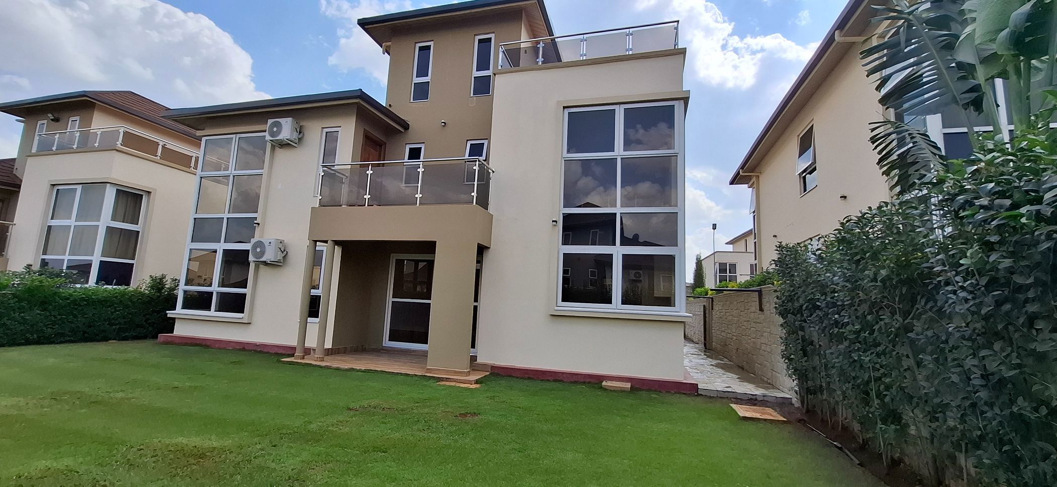 4 bedroom double-storey house to rent in Kiambu Road (Kenya)