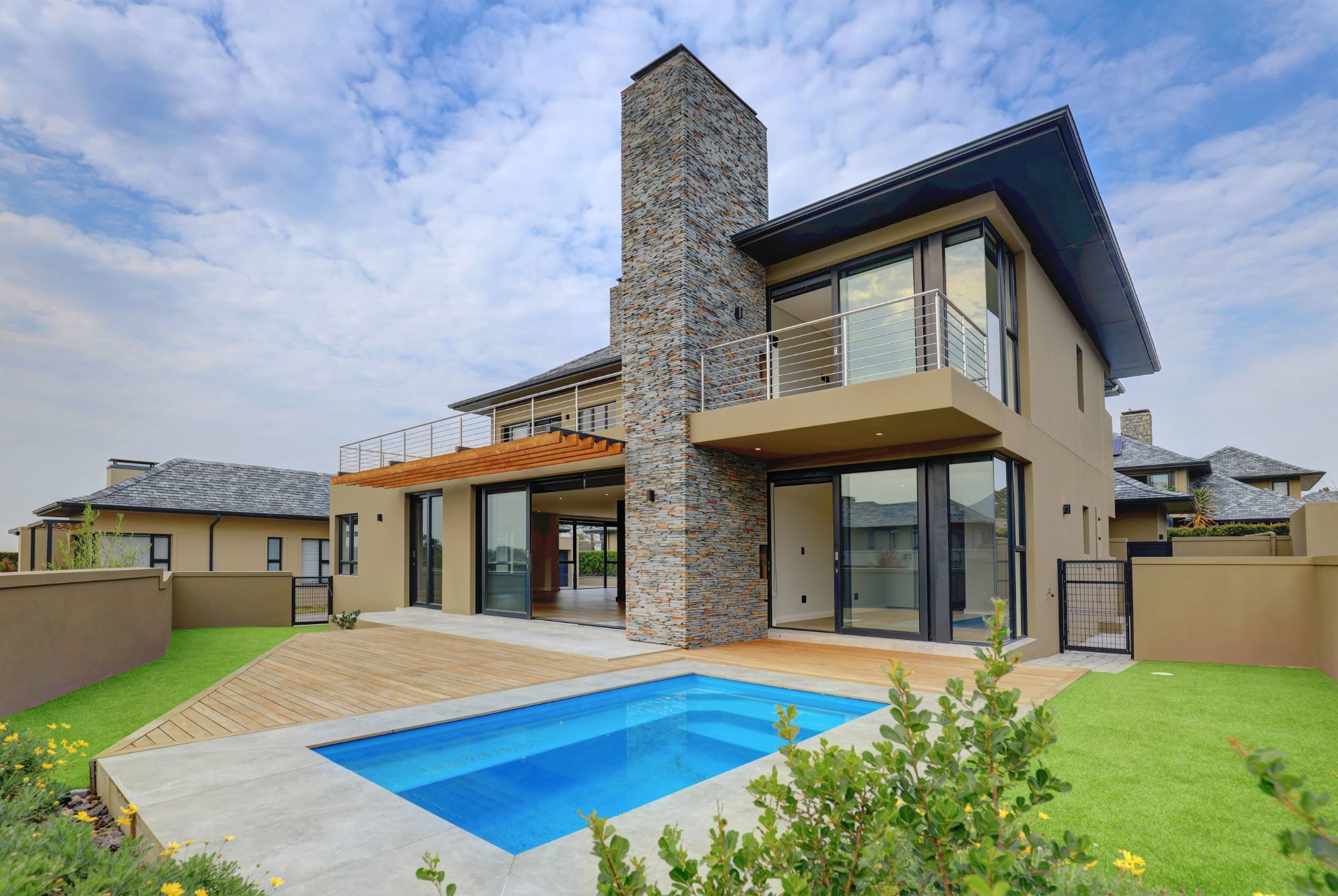4 bedroom house for sale in Noem Noem