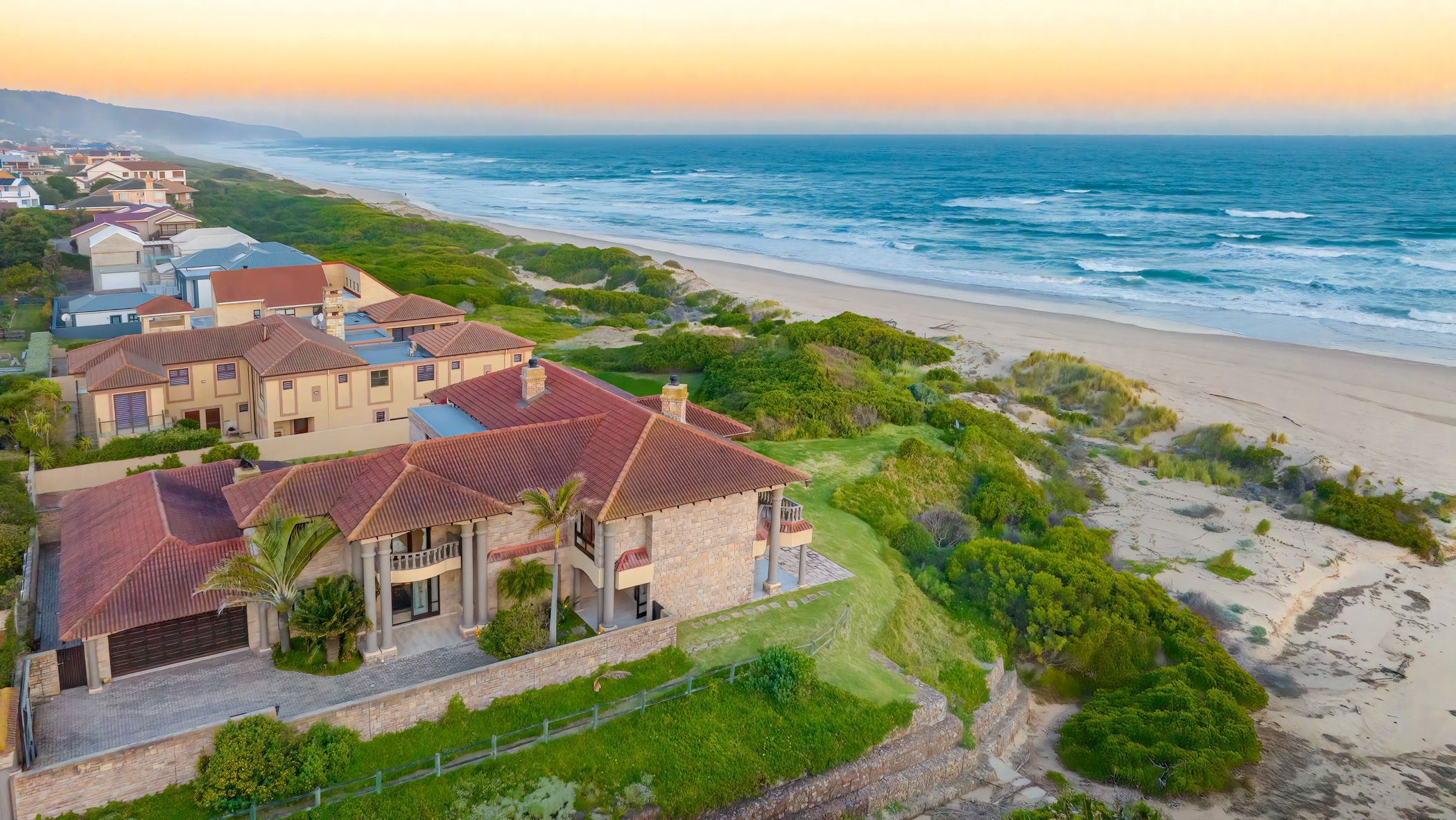 7 bedroom beachfront villa for sale in Outeniqua Strand