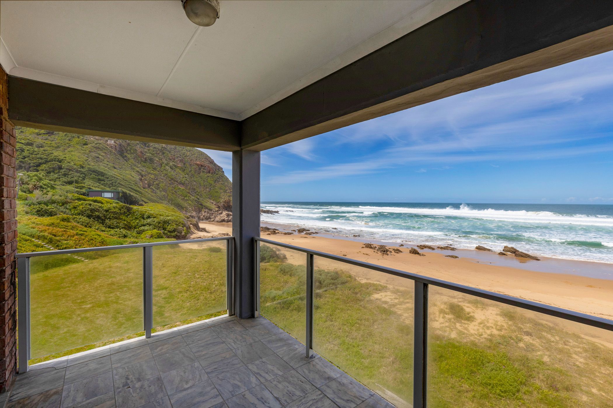 6 bedroom beachfront villa for sale in Glentana