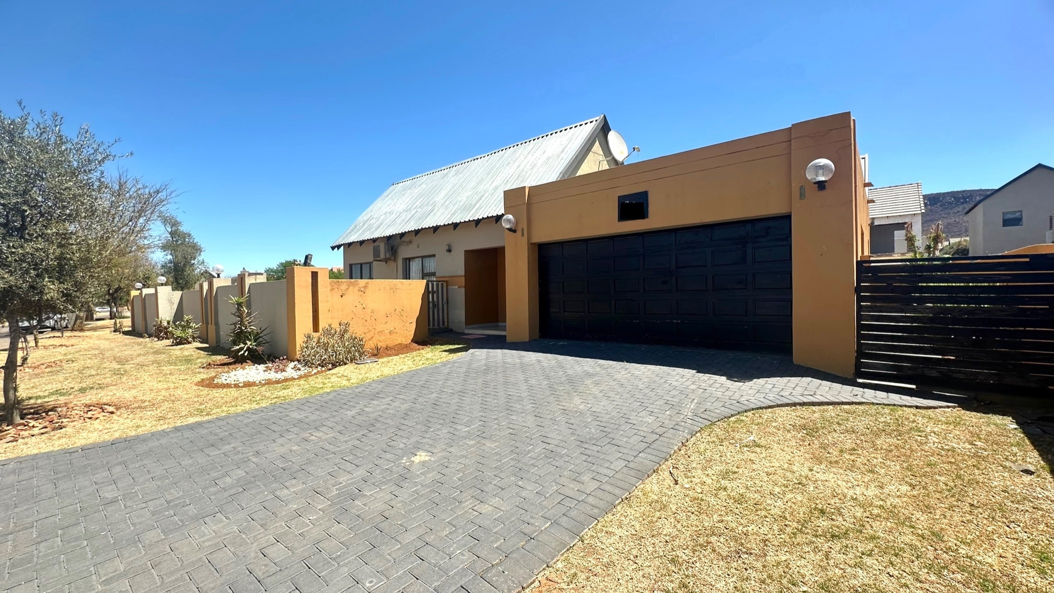 4 bedroom house for sale in Leloko Estate