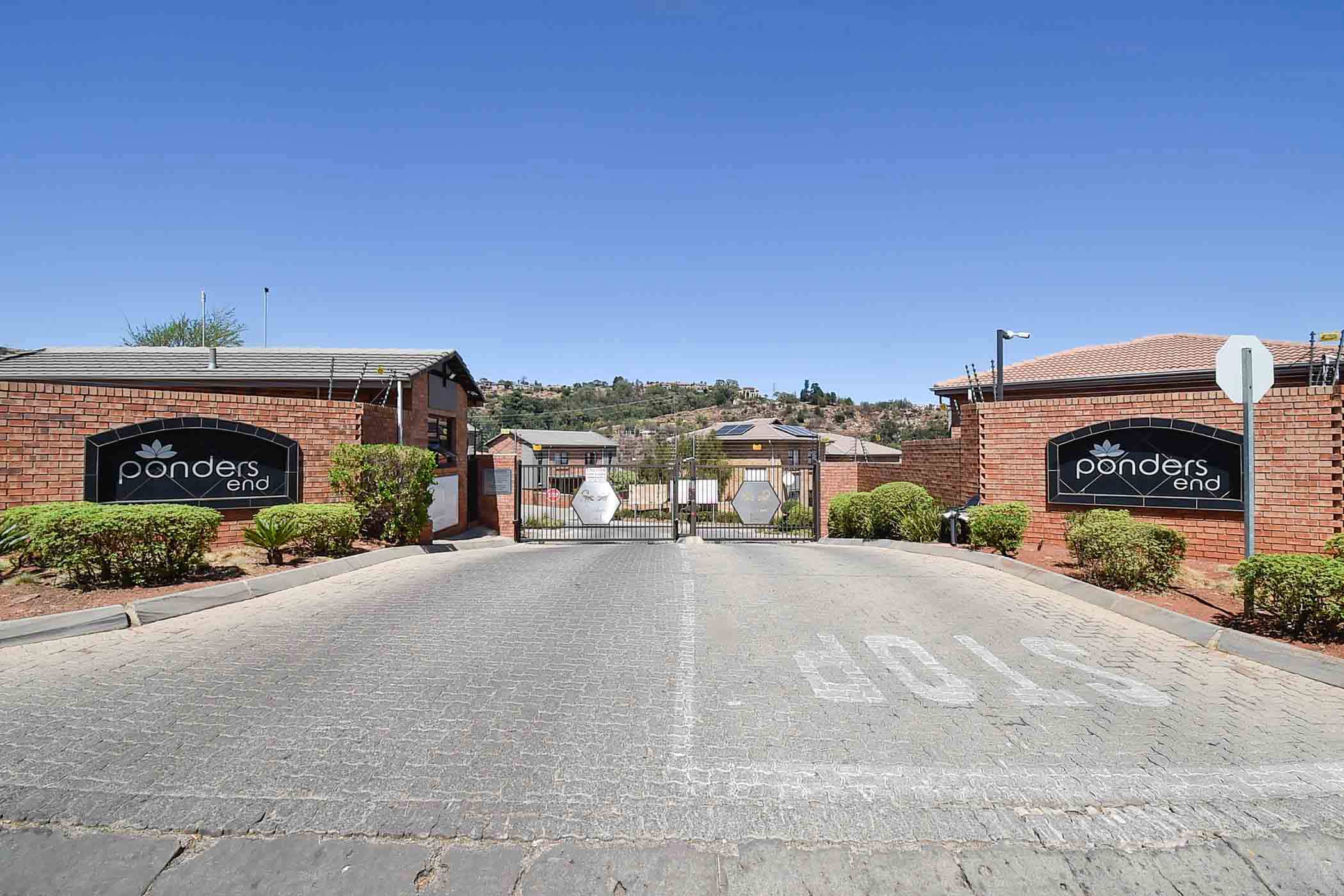 3 bedroom apartment for sale in Helderkruin