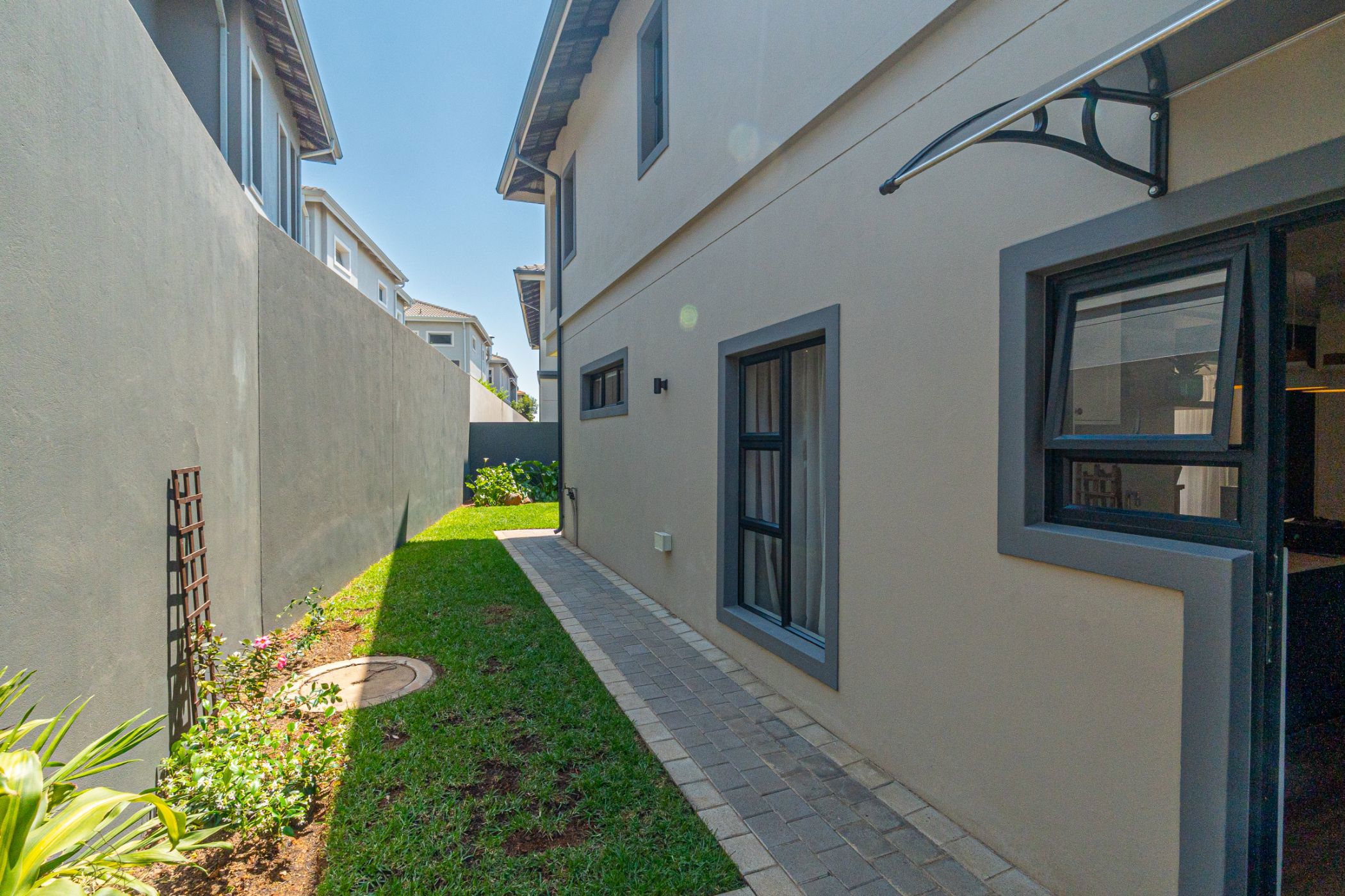 https://listing.pamgolding.co.za/images/properties/202410/2156788/H/2156788_H_1.jpg