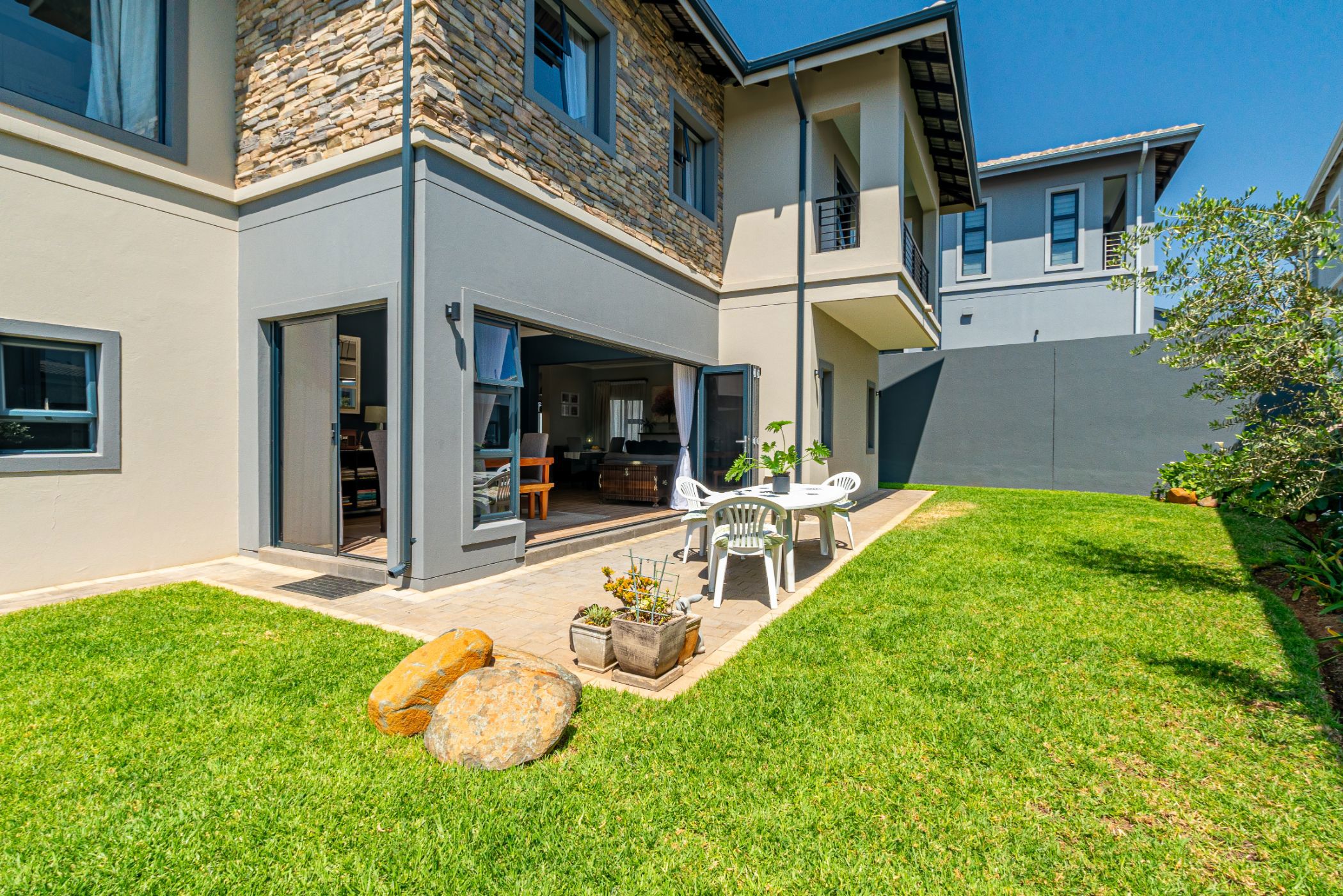 https://listing.pamgolding.co.za/images/properties/202410/2156788/H/2156788_H_21.jpg