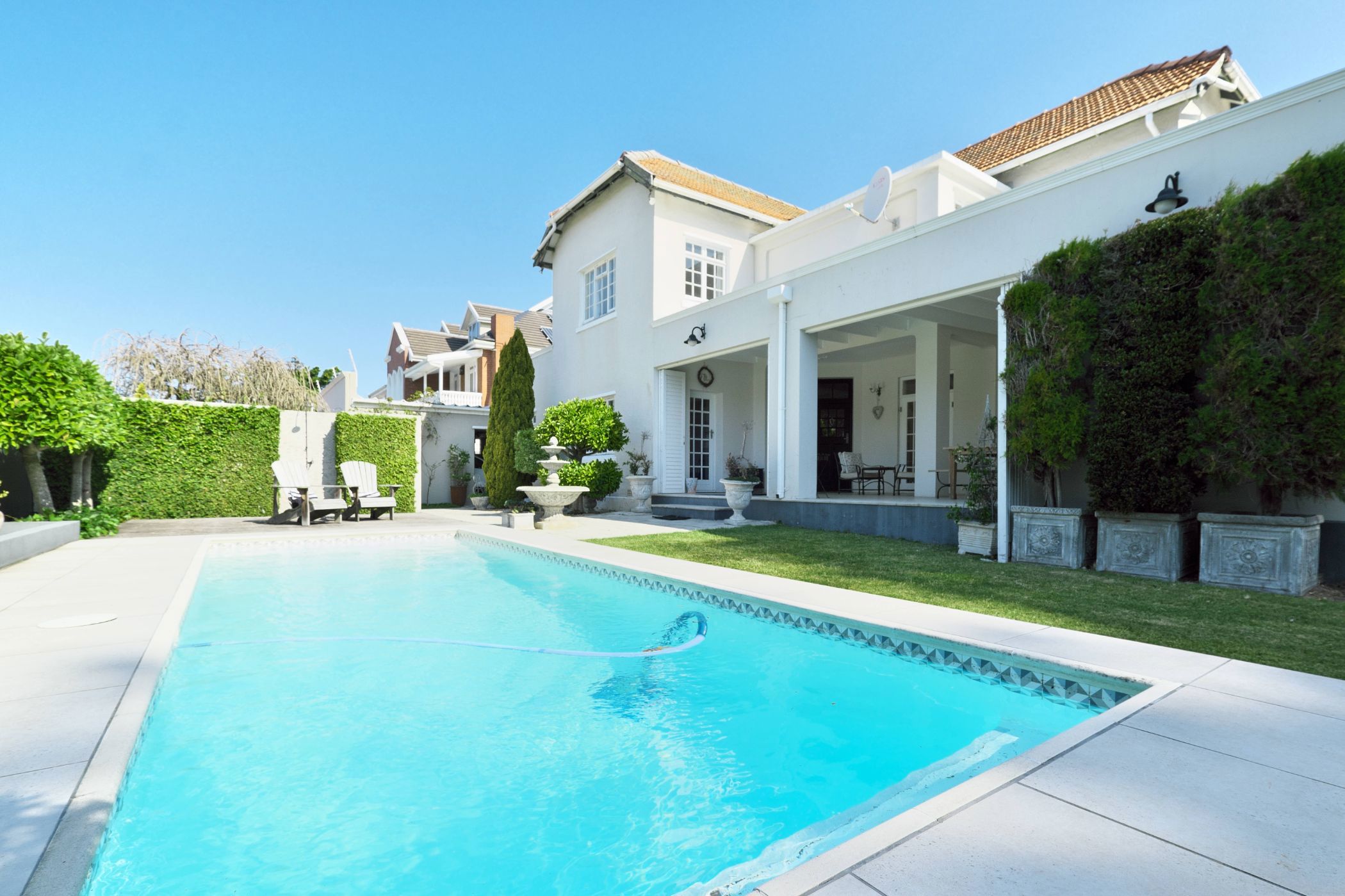 4-star 6 guest room guesthouse for sale in Summerstrand