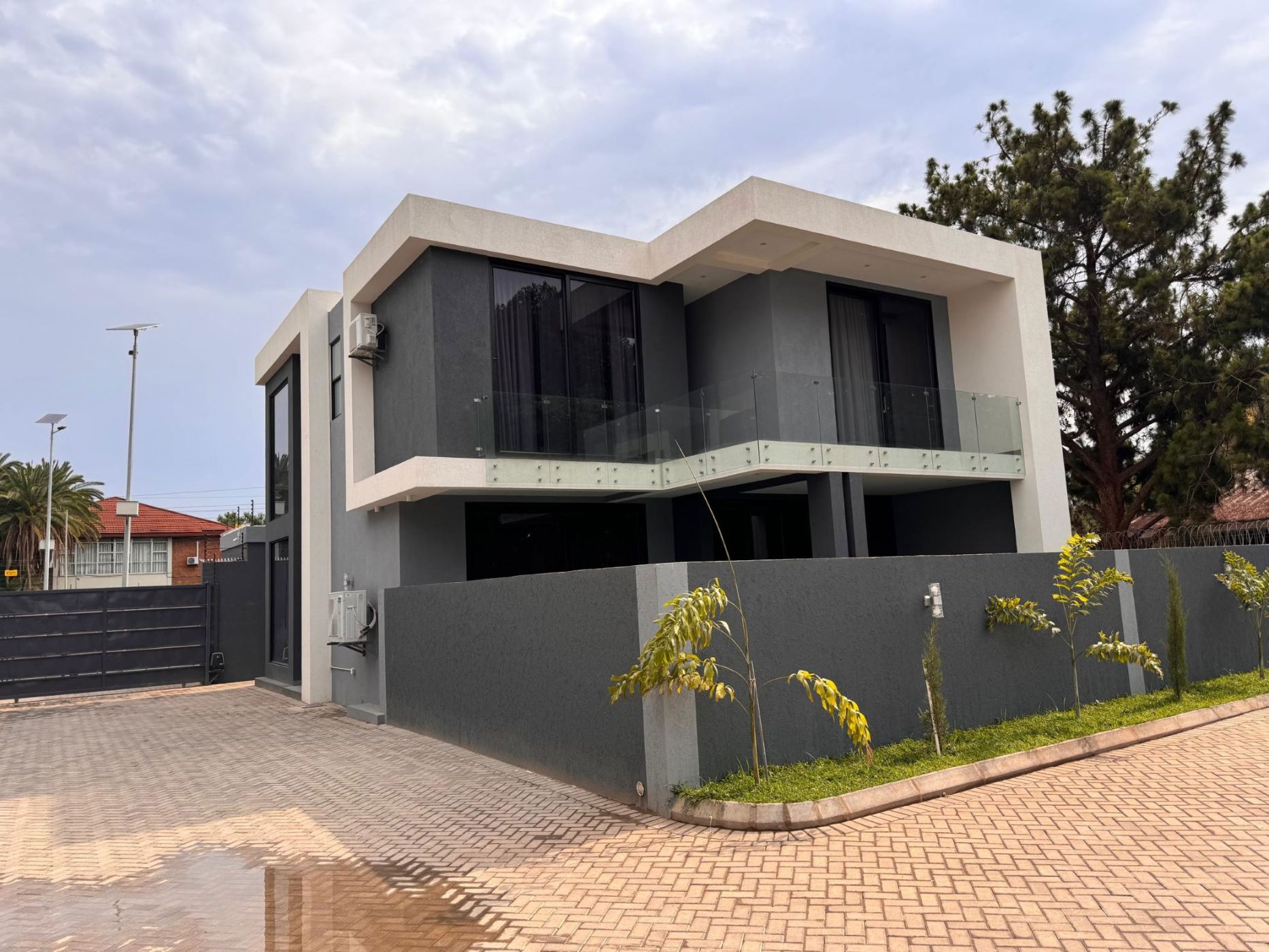 3 bedroom security complex home to rent in Rhodespark (Zambia)