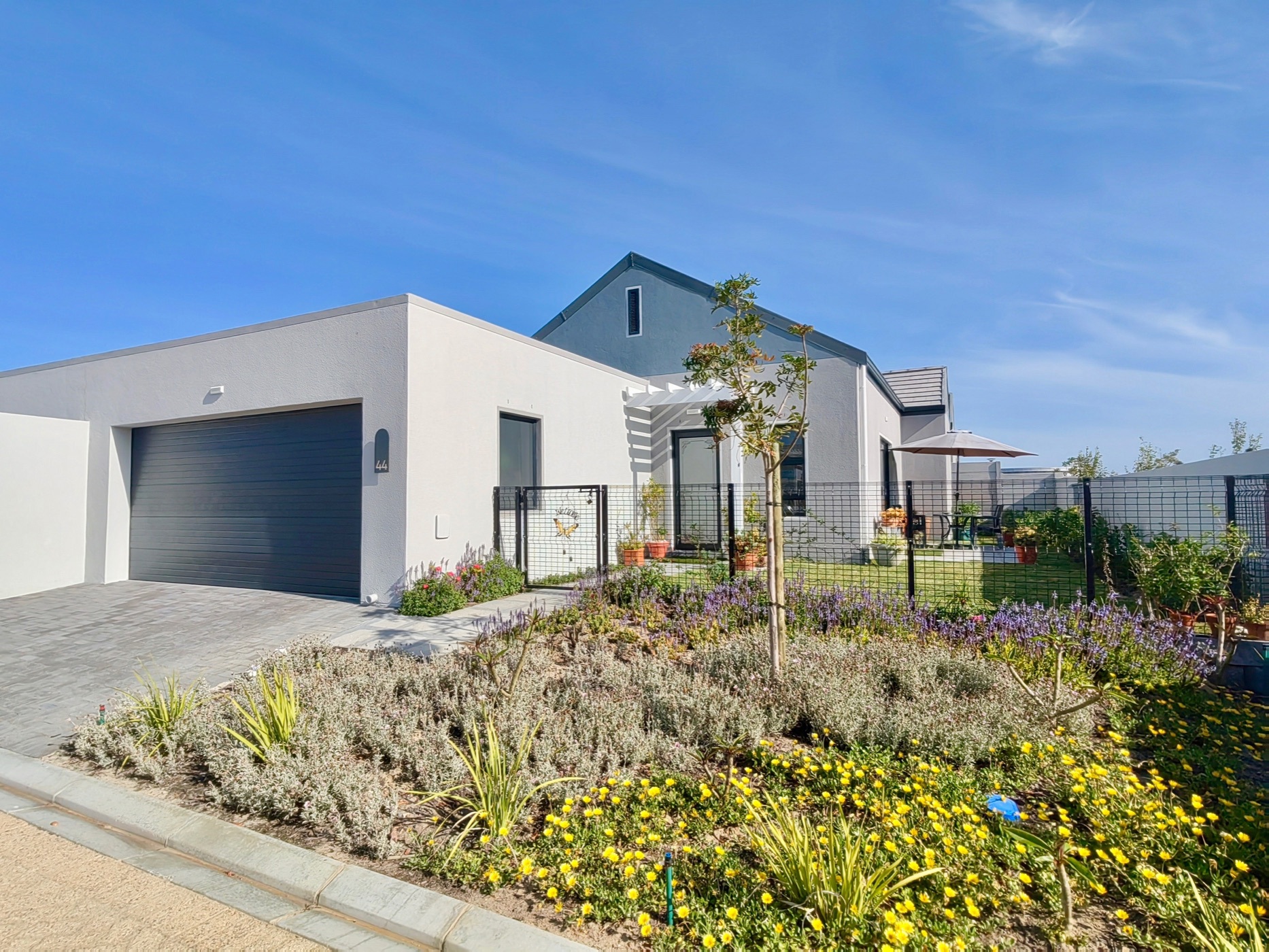 3 bedroom house for sale in Burgundy Estate