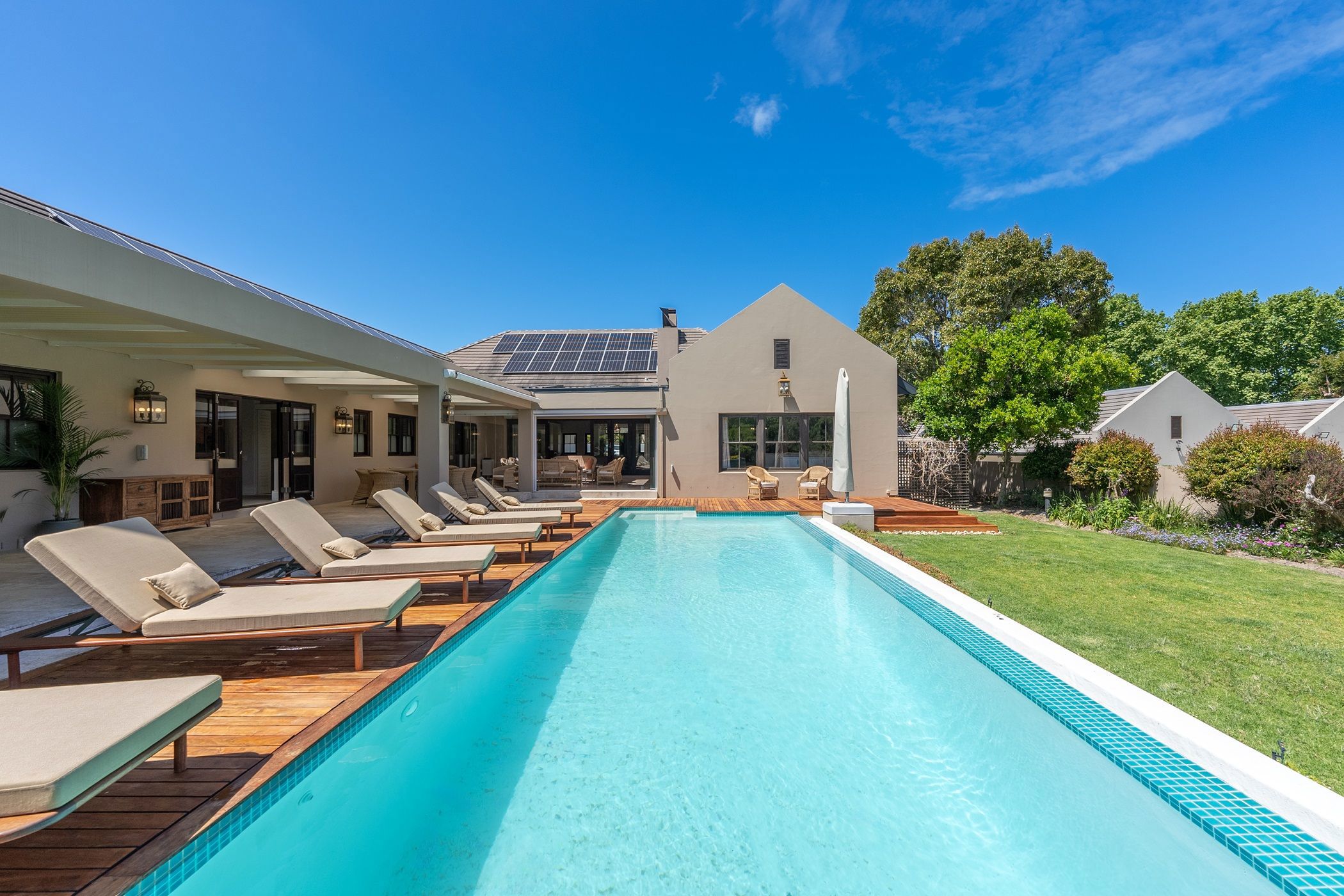 5 bedroom house to rent in Constantia (Cape Town)