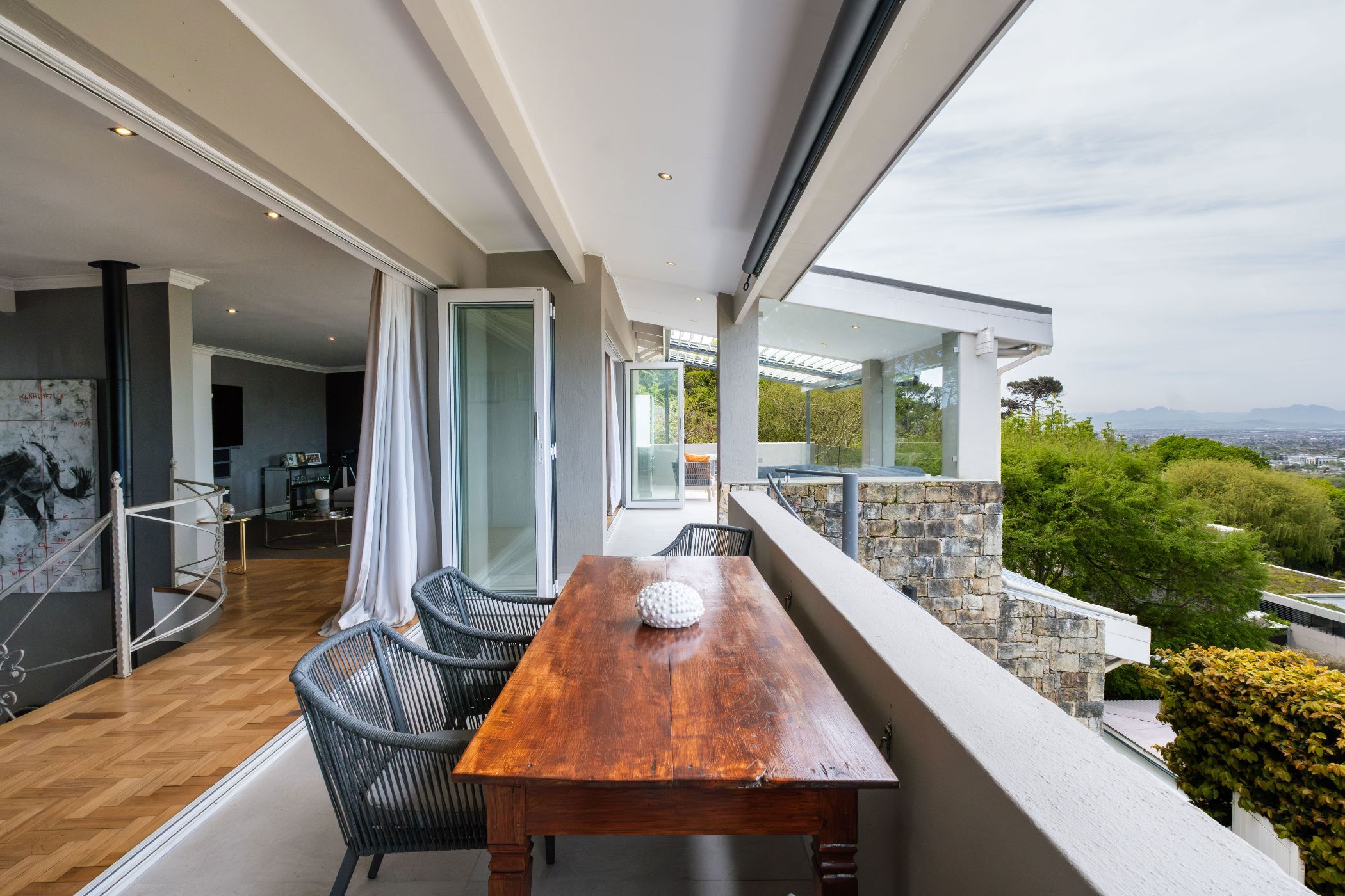 4 bedroom multi-storey house for sale in Newlands (Cape Town)