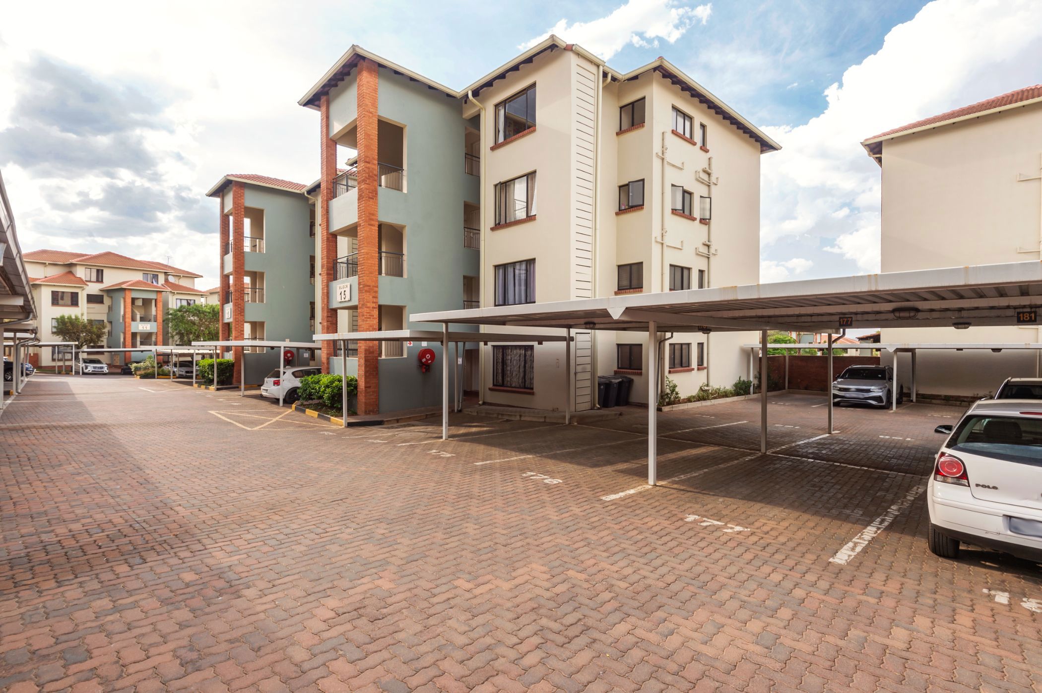2 bedroom apartment for sale in Greenstone Hill