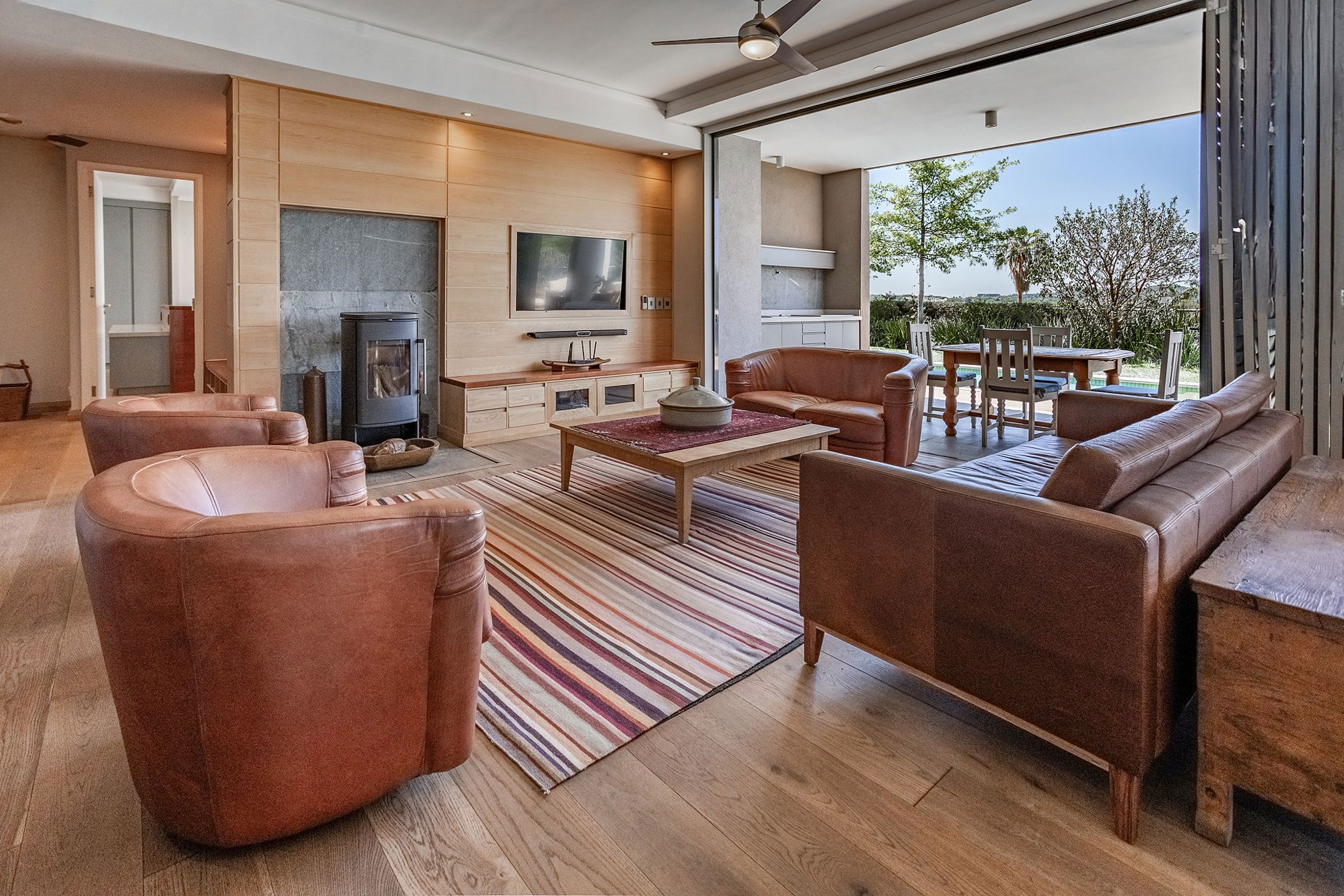 3 bedroom penthouse apartment for sale in Menlyn