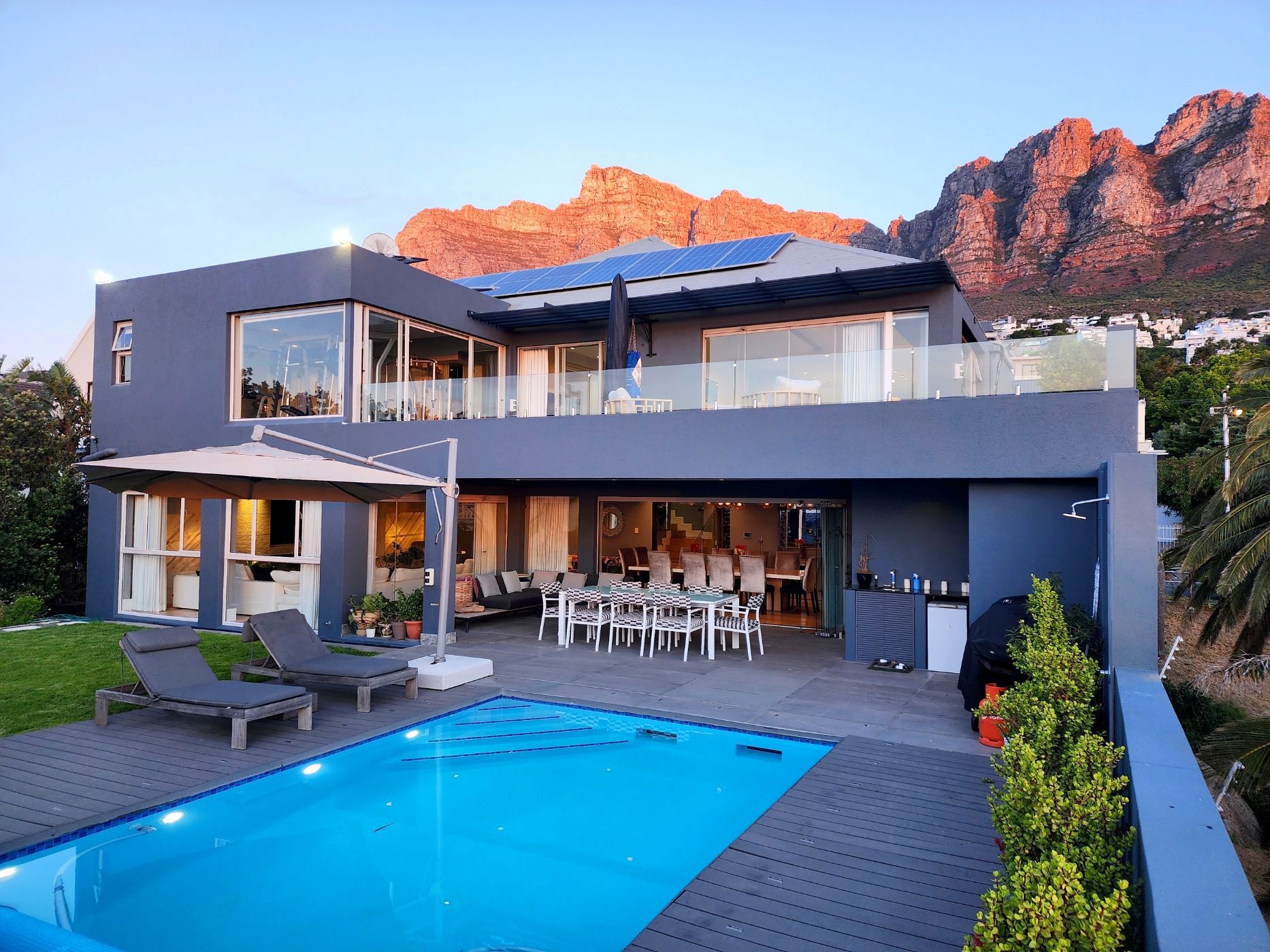 6 bedroom house for sale in Camps Bay