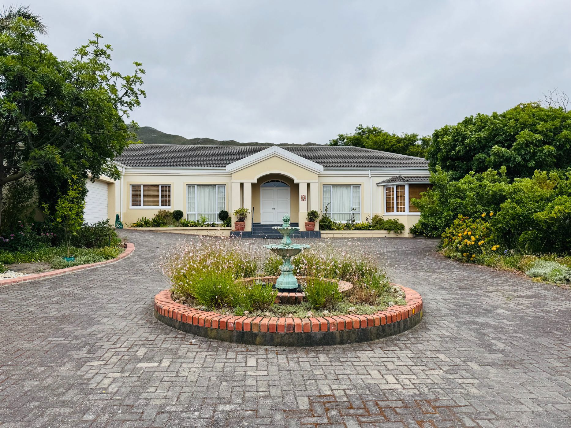 3 bedroom cluster house for sale in Kleinmond