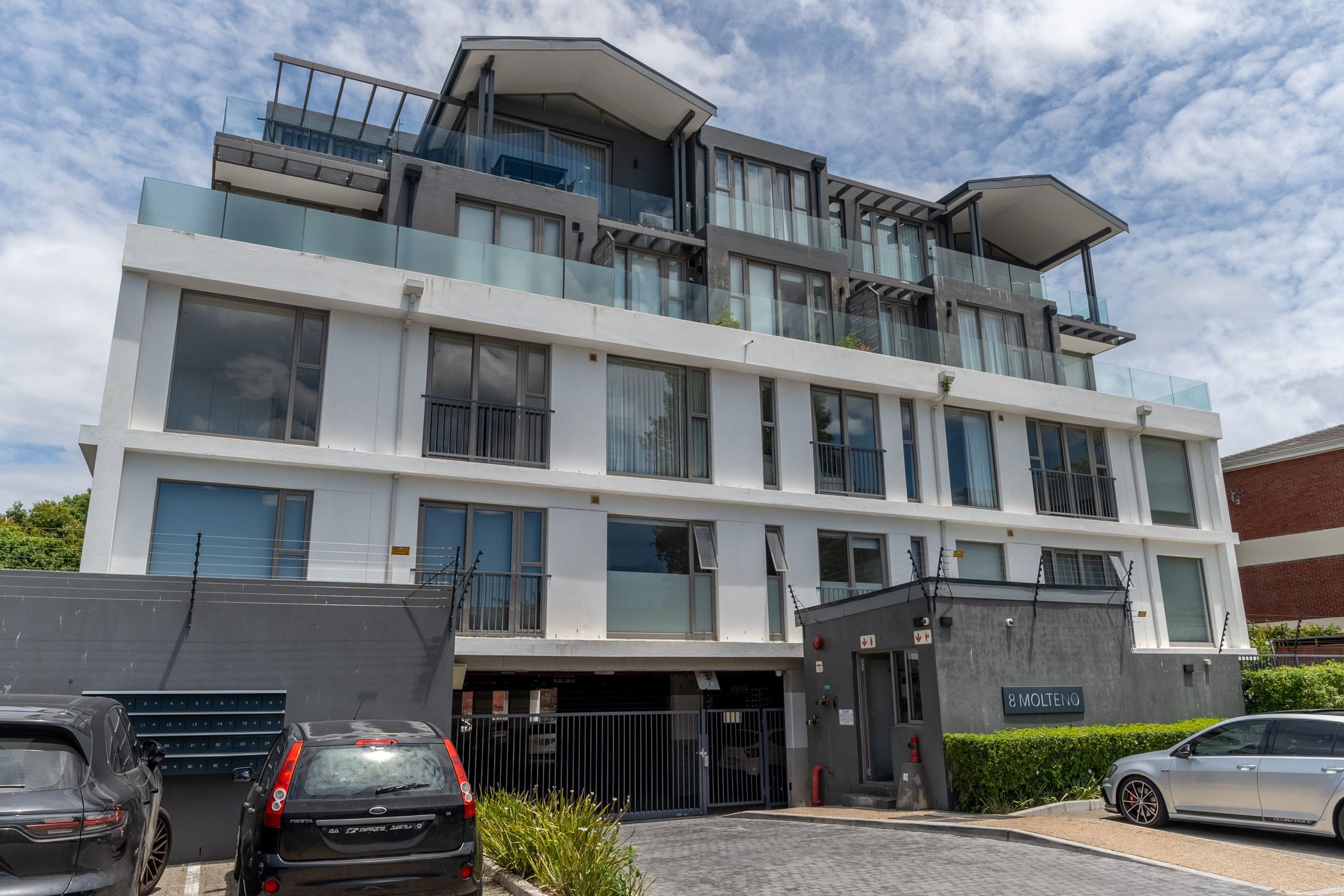 Claremont Upper 2 Bedroom Flats / Apartments For Sale - Pam Golding ...