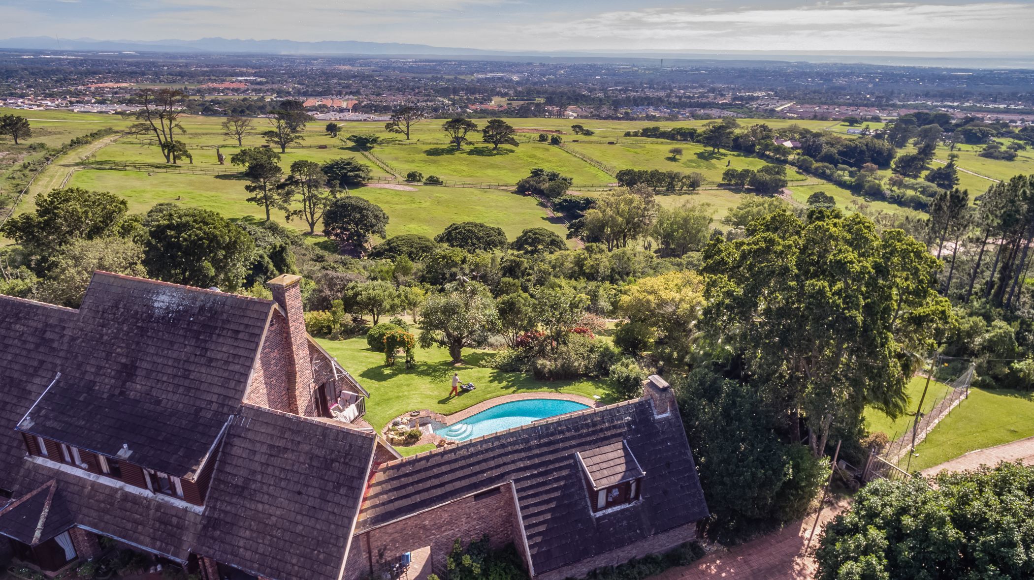 6 bedroom house for sale in Theescombe
