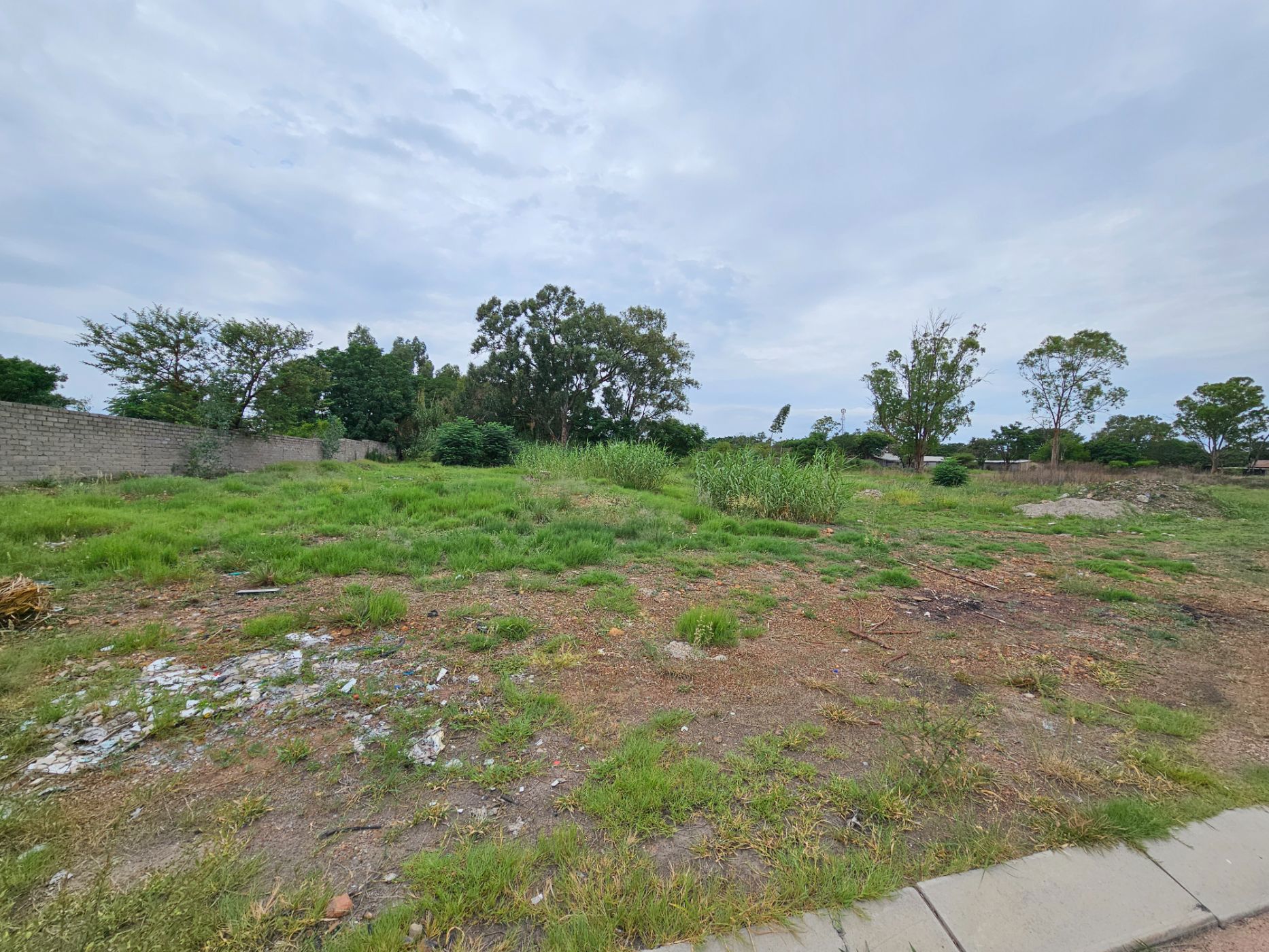 2088 m&sup2; vacant land for sale in Ladine