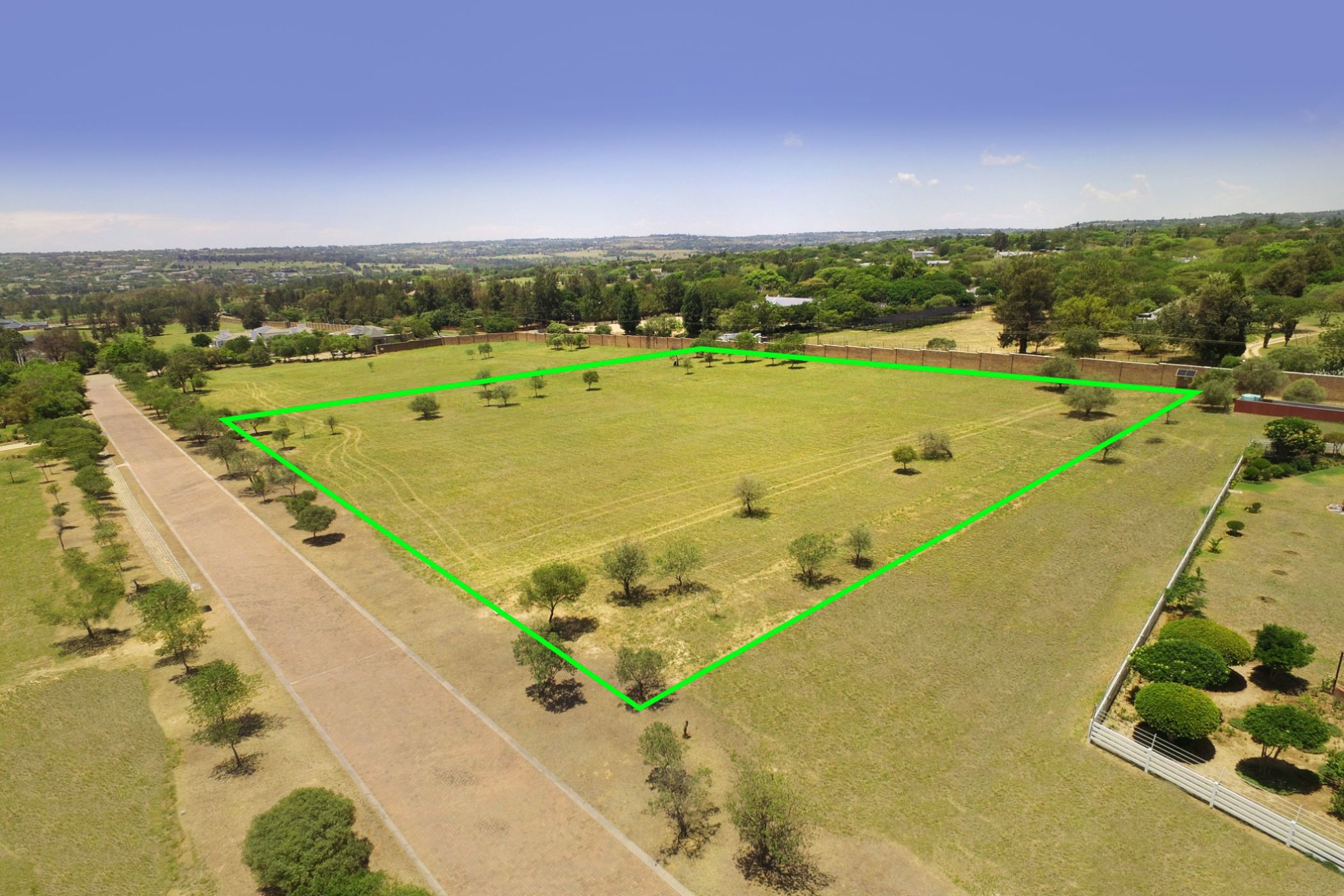 10431 m&sup2; vacant land for sale in Kyalami AH