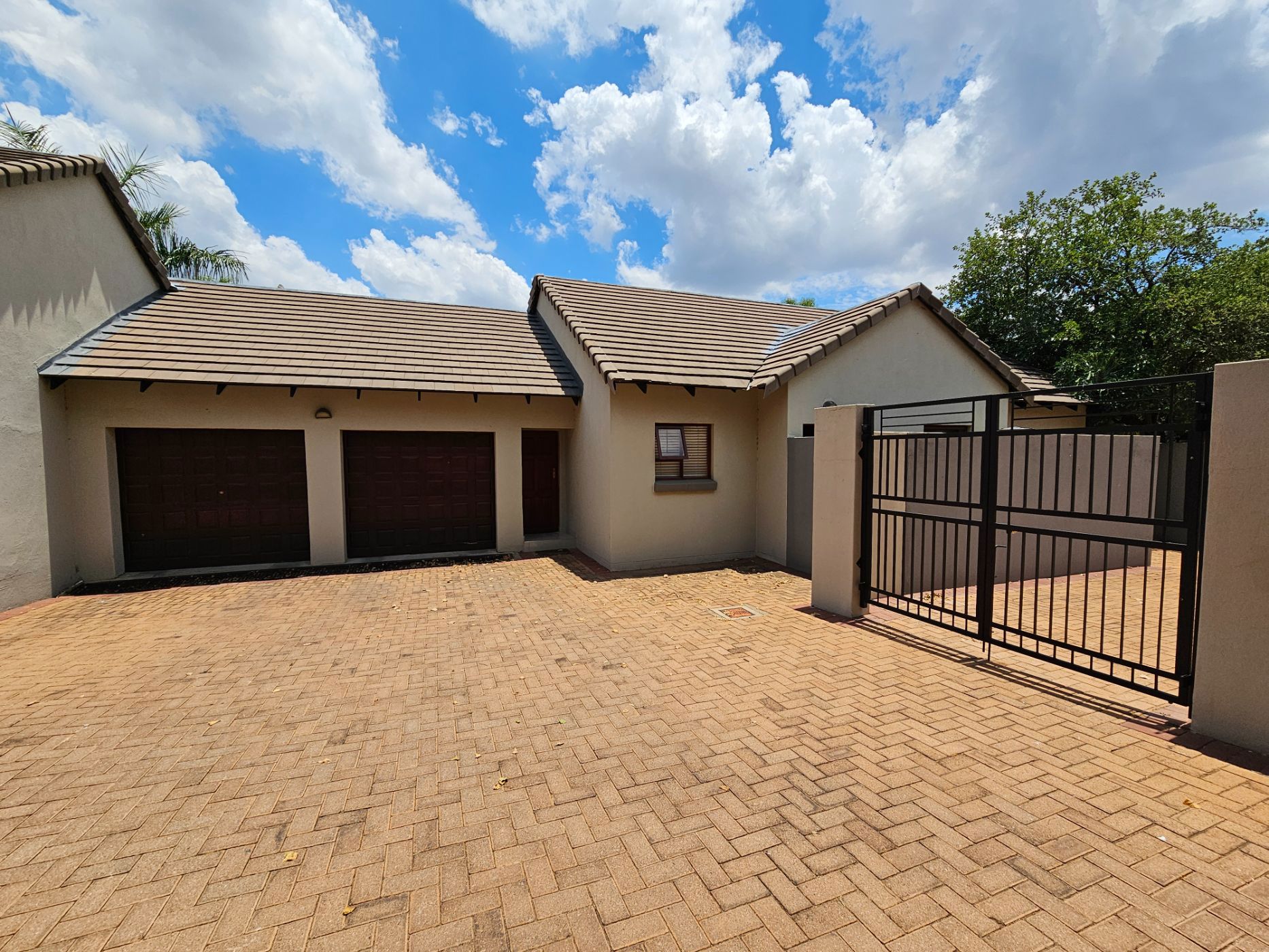 3 bedroom townhouse to rent in Bendor