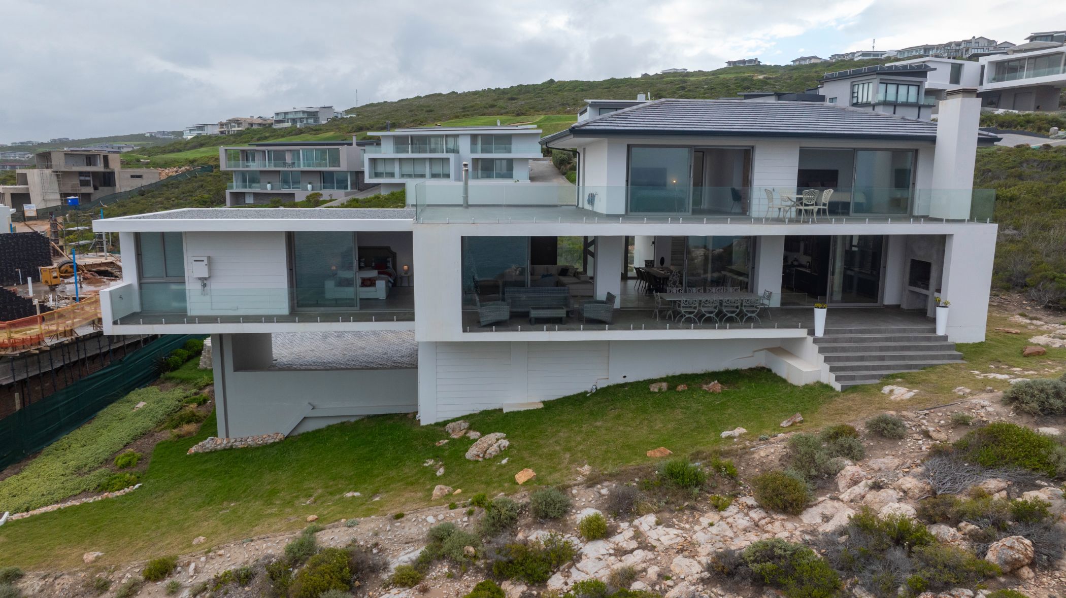 3 bedroom double-storey house for sale in Pinnacle Point Golf Estate