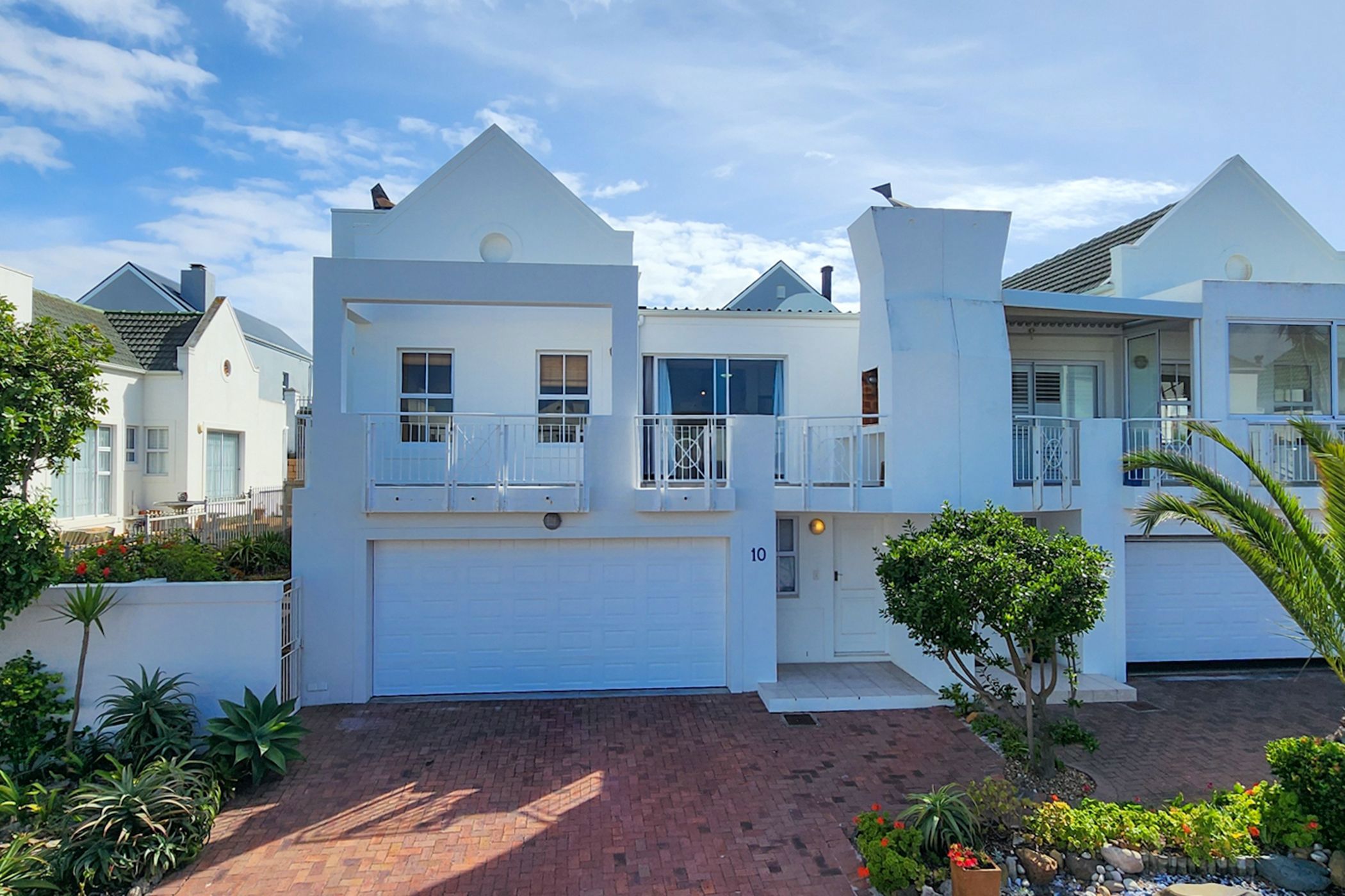 3 bedroom cluster house for sale in Bloubergstrand