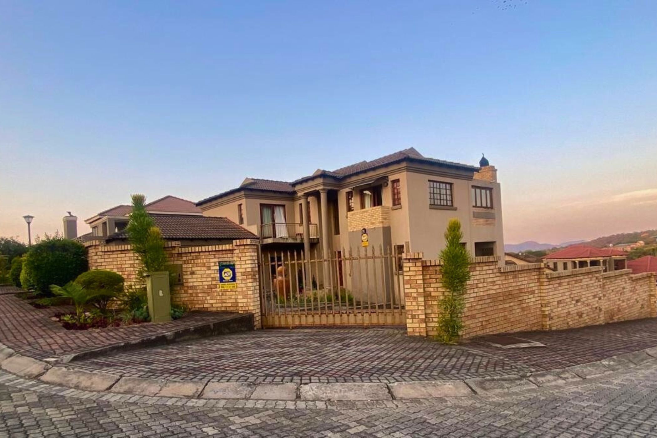 4 bedroom double-storey house for sale in Stonehenge