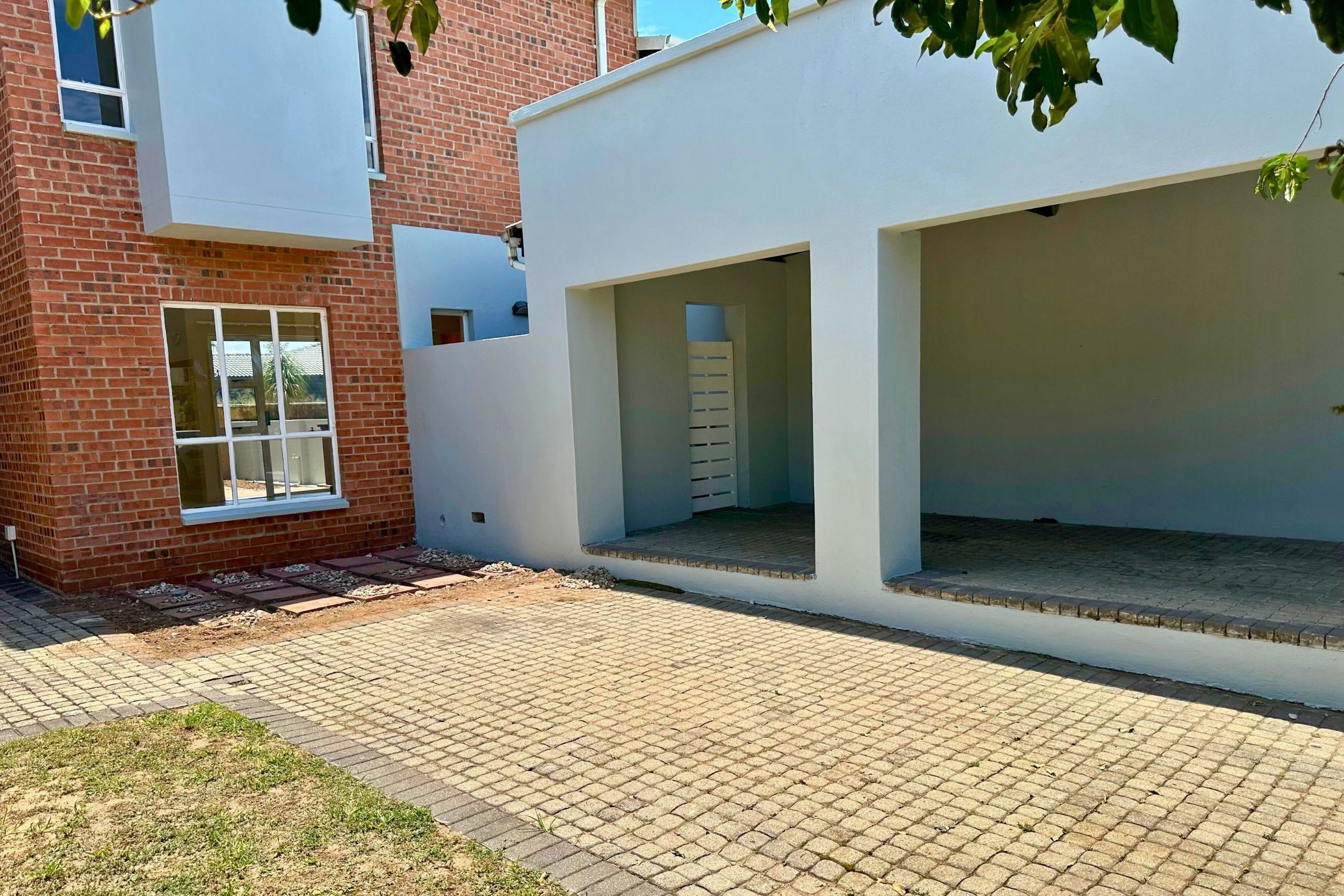 3 bedroom double-storey apartment for sale in Mbomela Ext 37 (Nelspruit Ext 37)