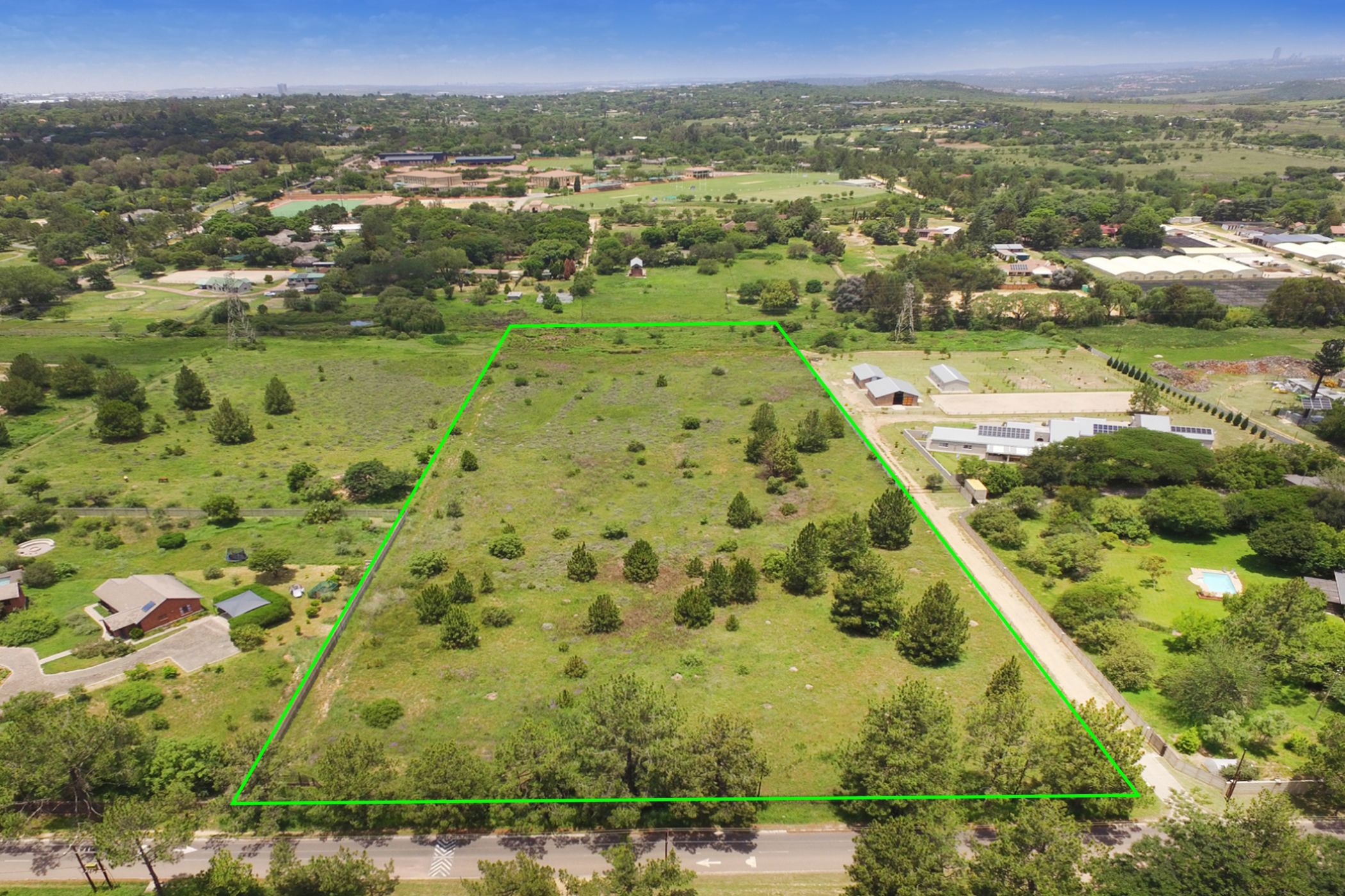 25999 m&sup2; residential vacant land for sale in Kyalami AH