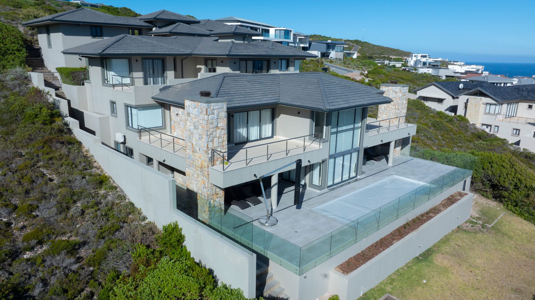 6 bedroom multi-storey house for sale in Pinnacle Point Golf Estate