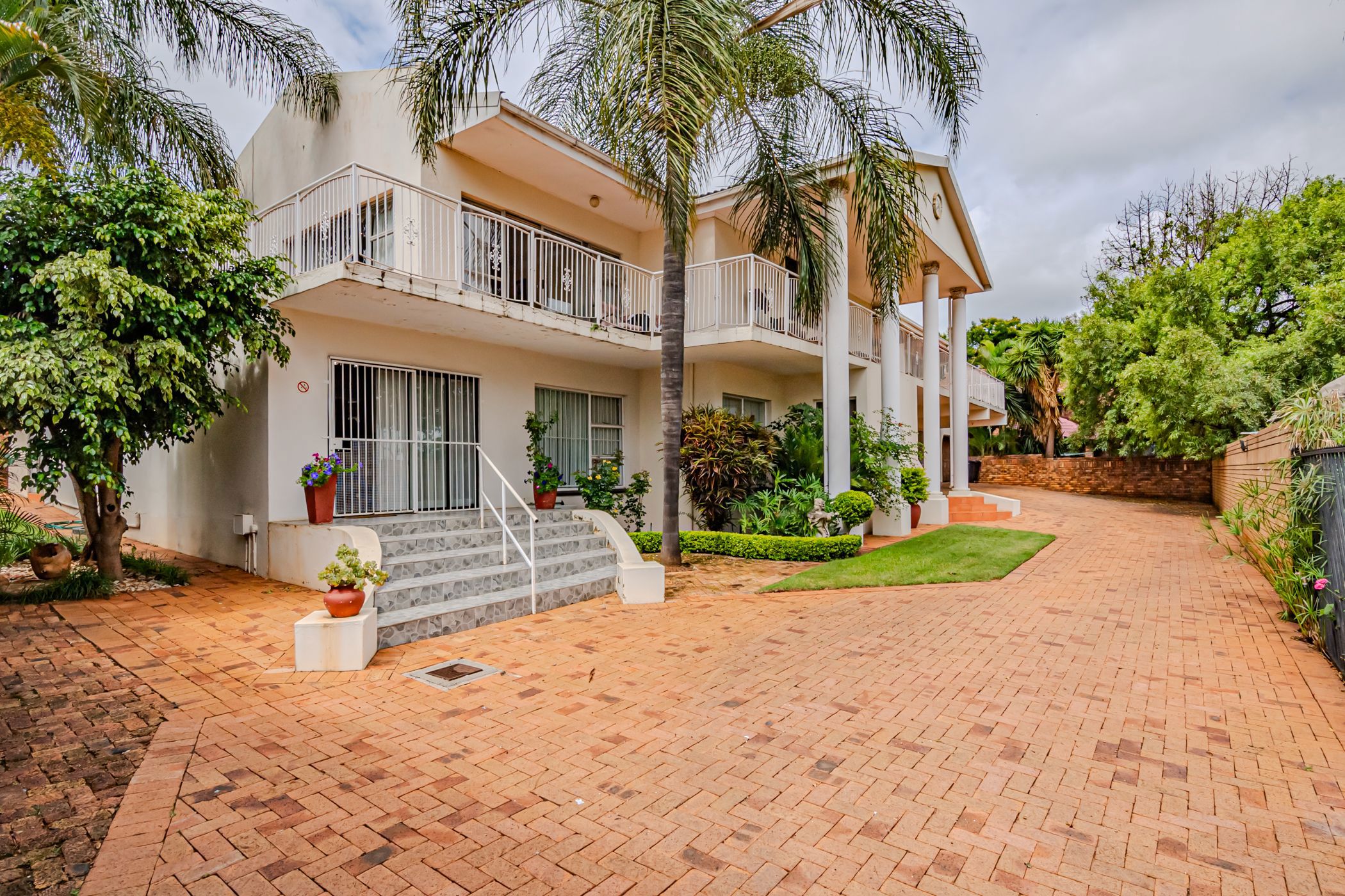 10 bedroom house for sale in Montana Park