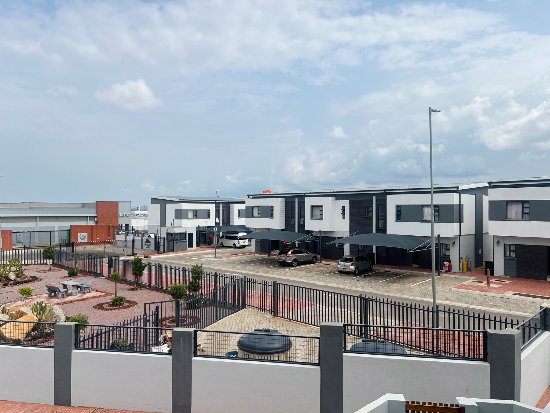 4 bedroom townhouse to rent in Broadhurst (Botswana)