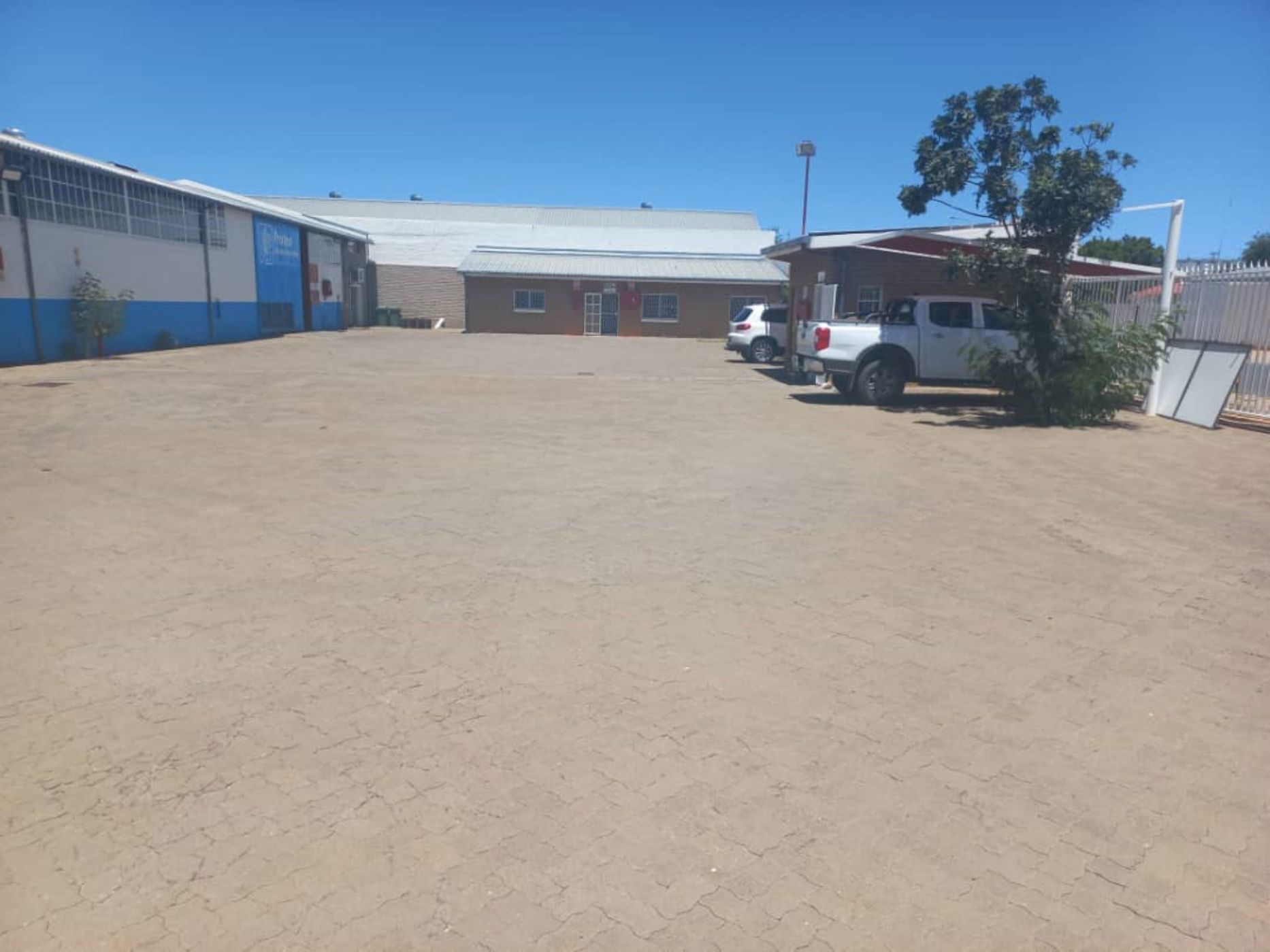 1070 m&sup2; commercial industrial property to rent in Northern Industrial Area (Namibia)