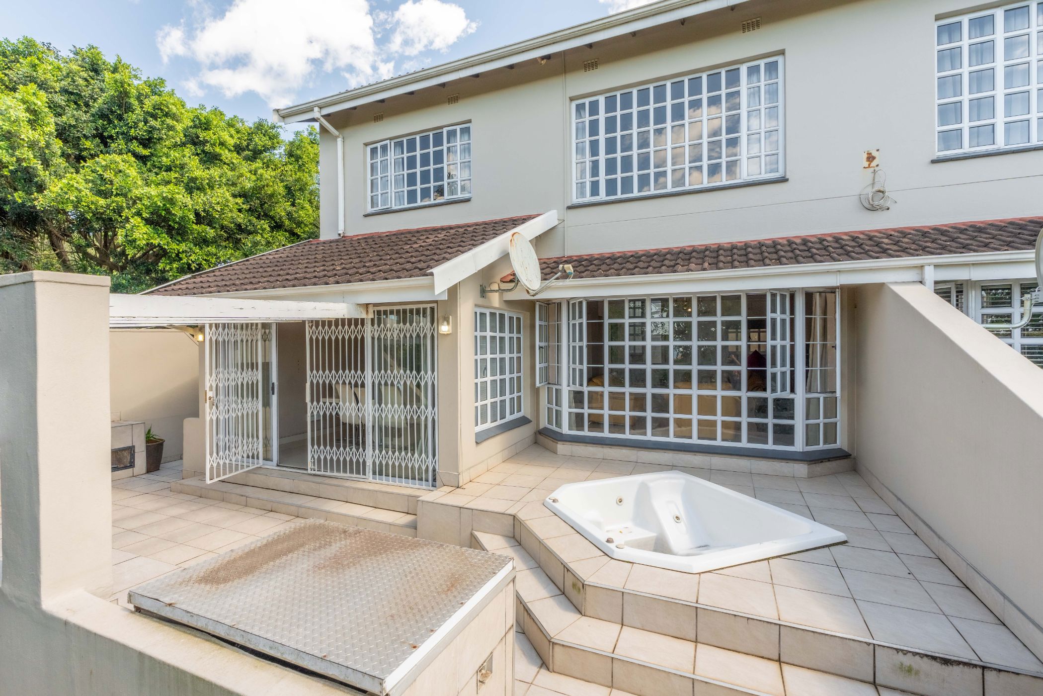 3 bedroom townhouse for sale in Clifton Park