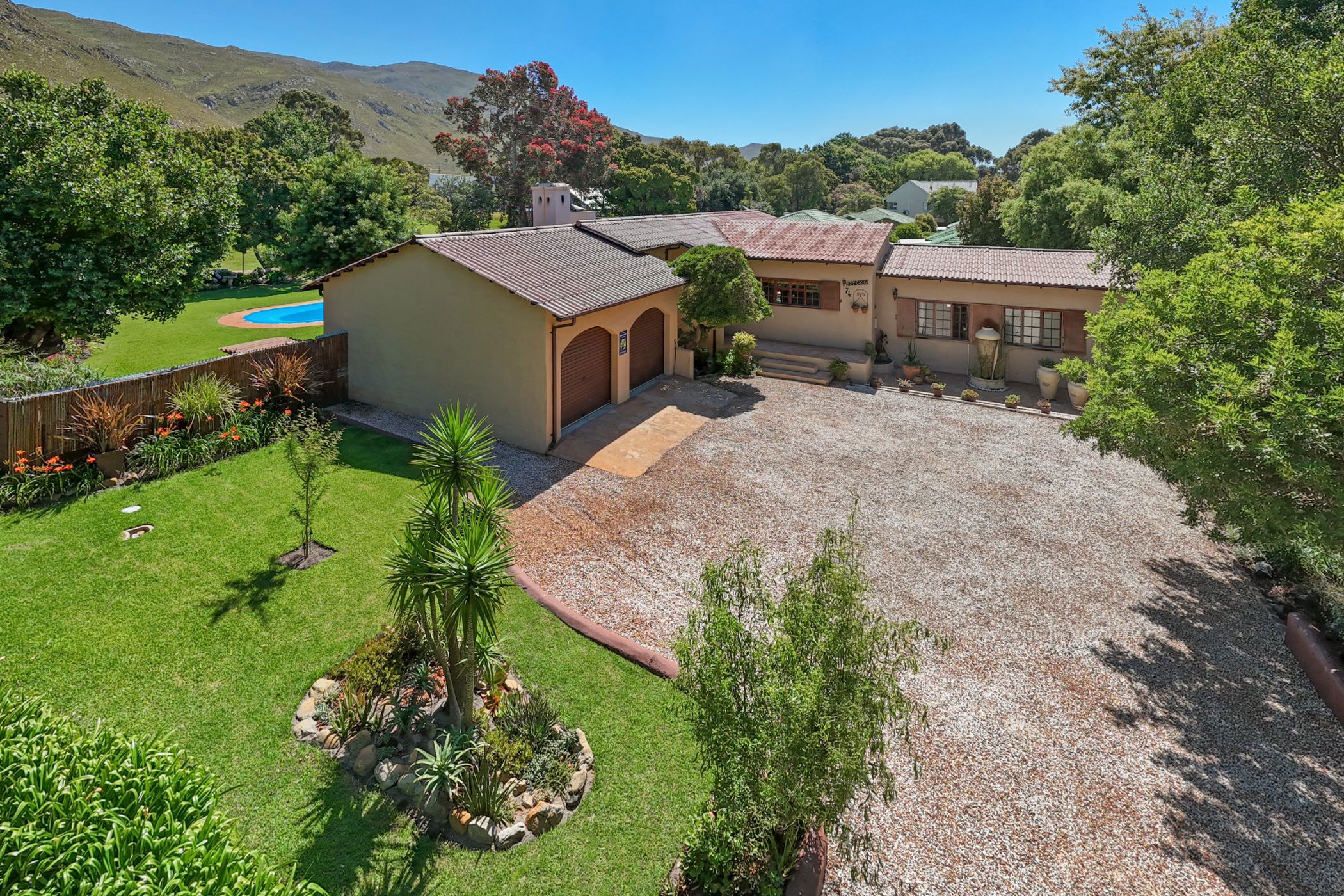 5 bedroom single-storey house for sale in Kleinmond