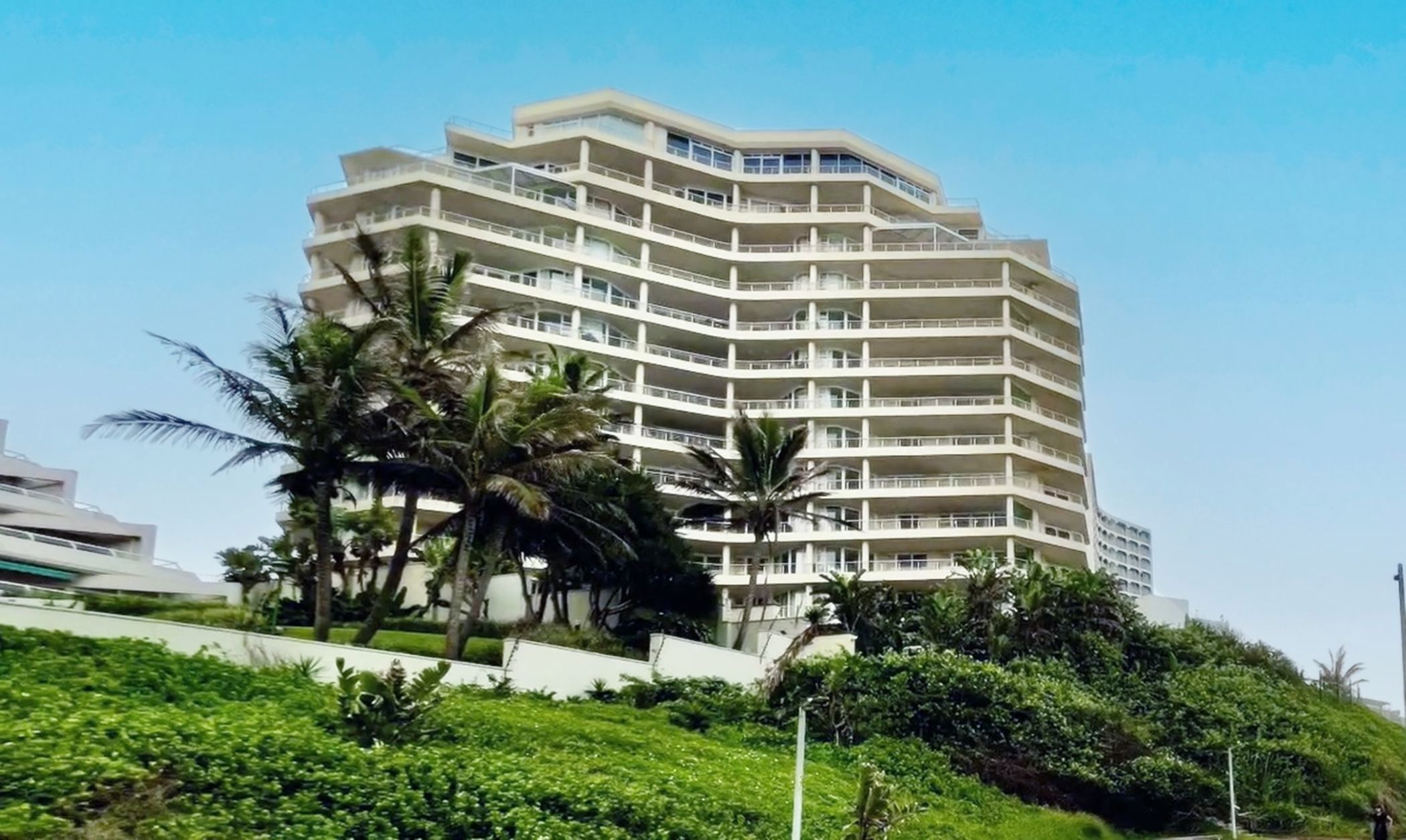4 bedroom garden apartment for sale in uMhlanga Rocks