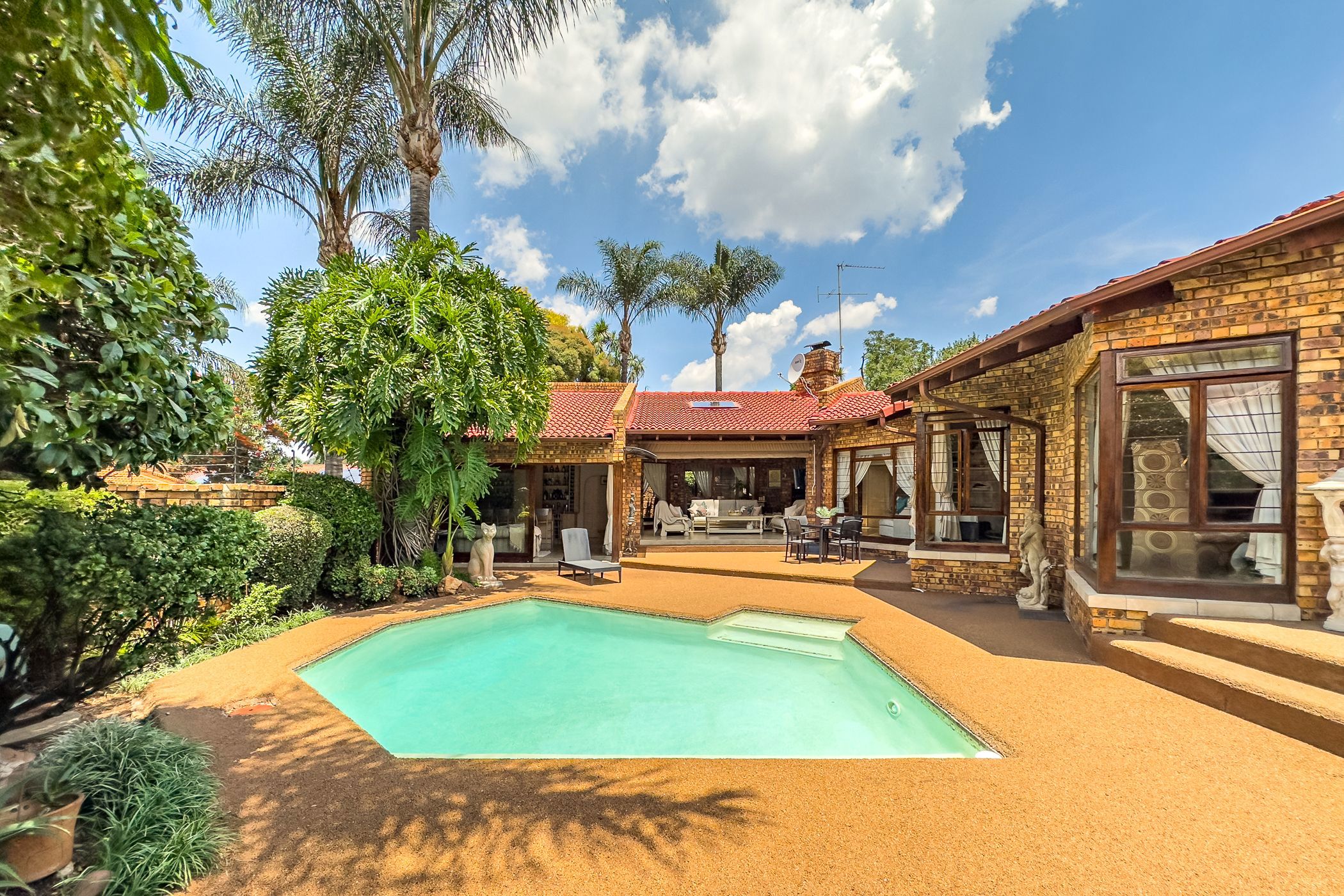 4 bedroom cluster house for sale in Bedfordview