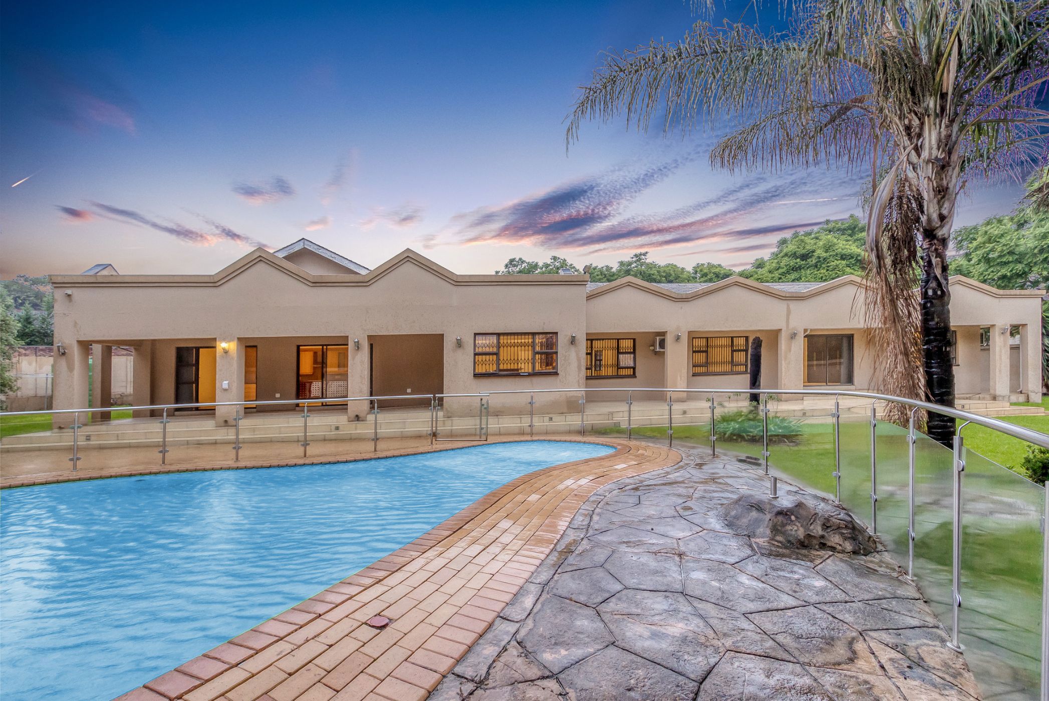 4 bedroom house for sale in Waverley (Johannesburg)