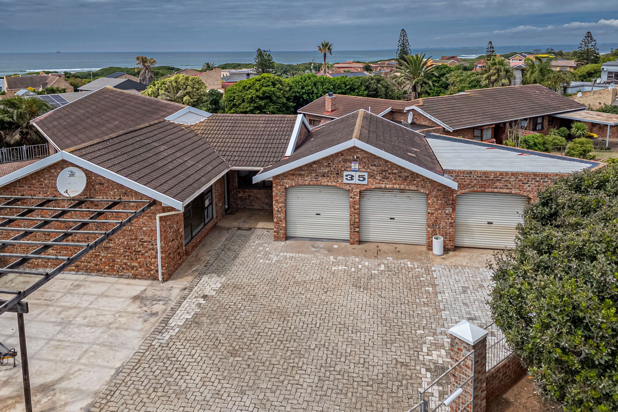 4 bedroom house for sale in Bluewater Bay (Port Elizabeth (Gqeberha))