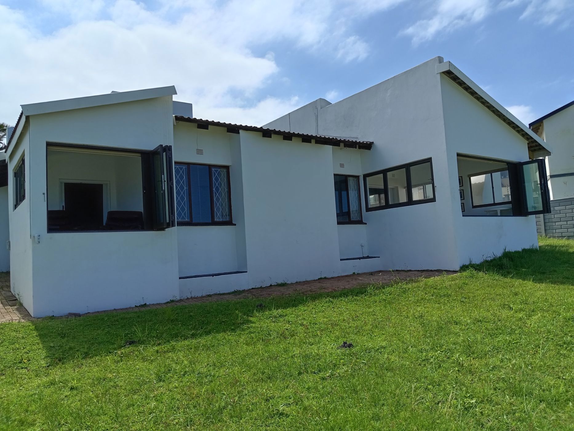 3 bedroom house for sale in Uvongo
