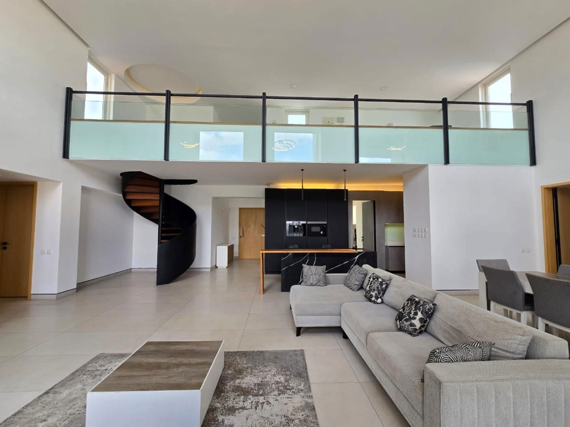 4 bedroom penthouse apartment to rent in Kilimani North  (Kenya)
