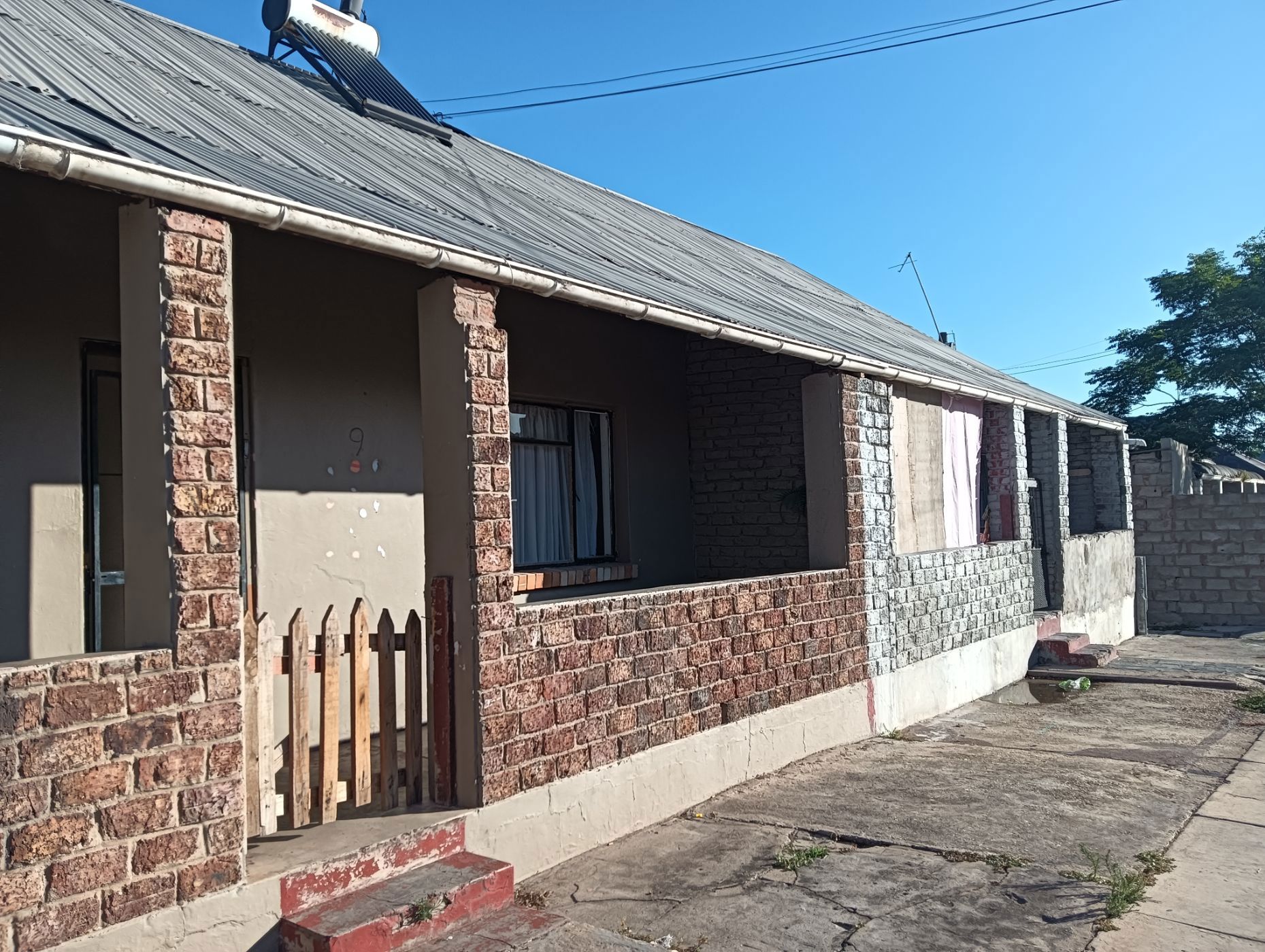4 bedroom house for sale in Uitenhage Central (Kariega Central) 