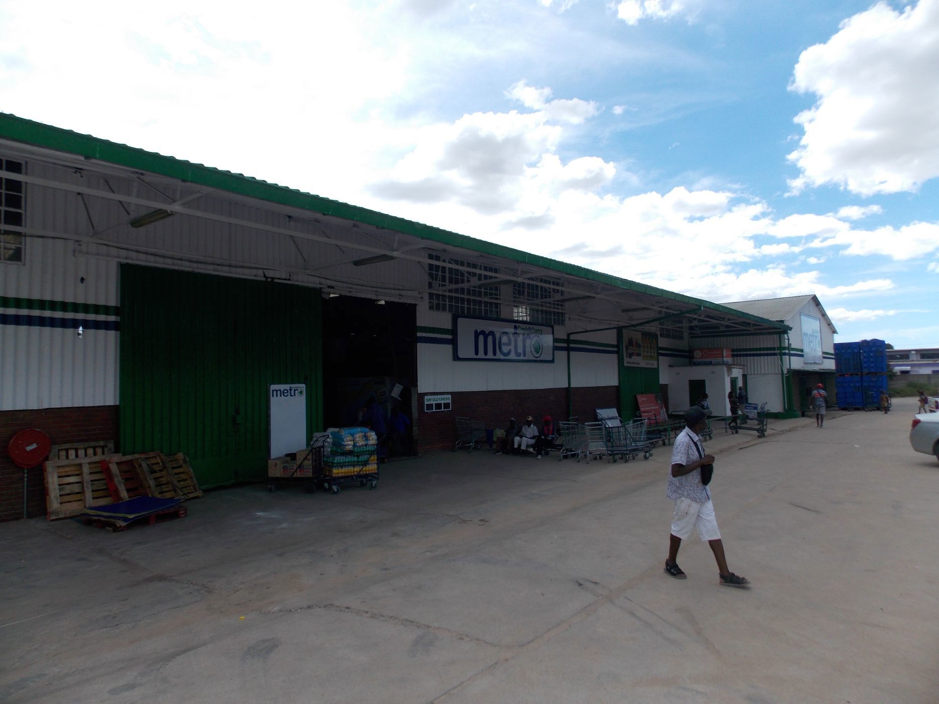 0.1 hectare commercial retail property for sale in Chitungwiza (Zimbabwe)