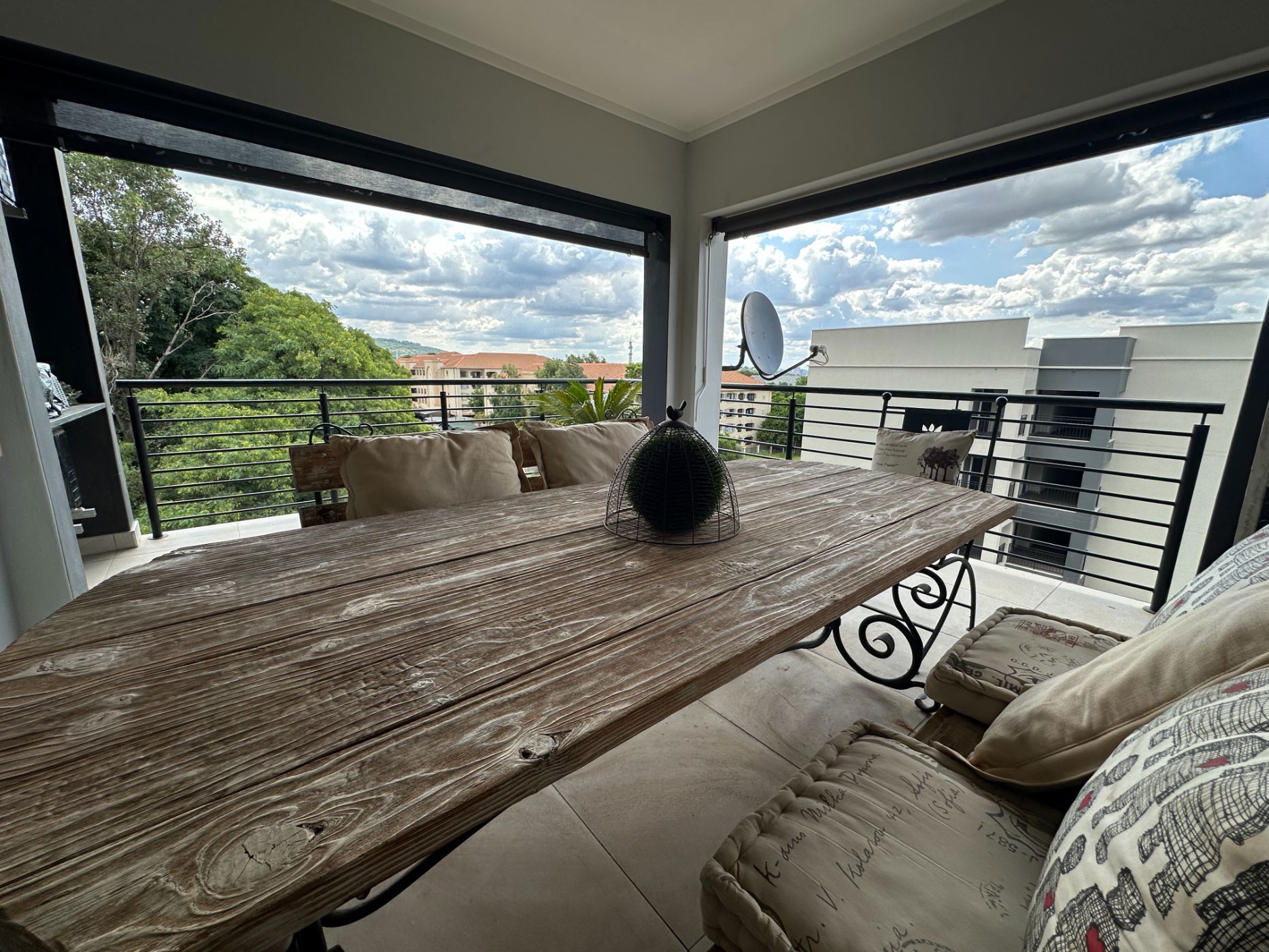 3 bedroom penthouse apartment for sale in Waterkloof