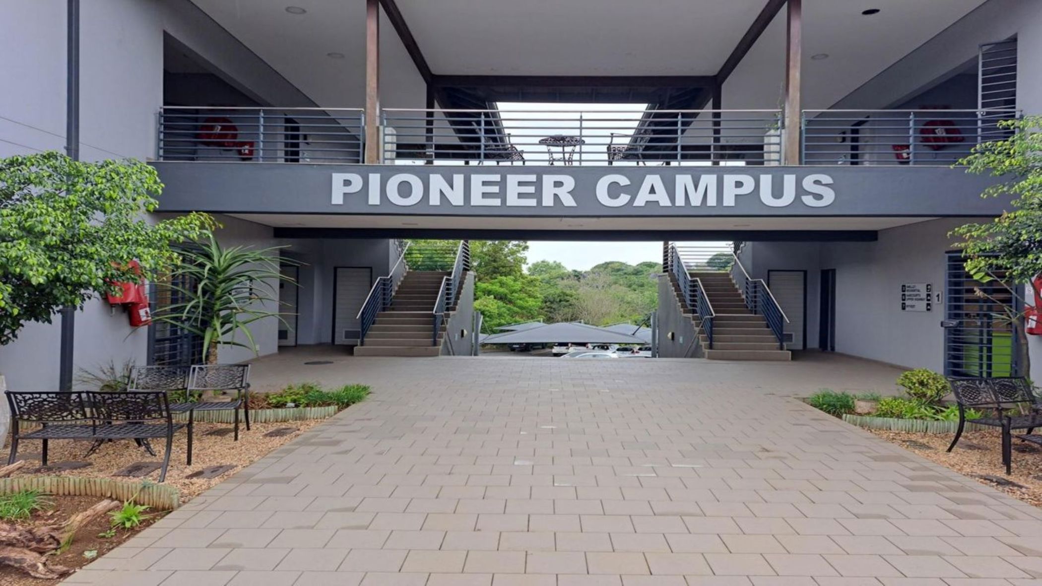 Commercial business to rent in Kloof