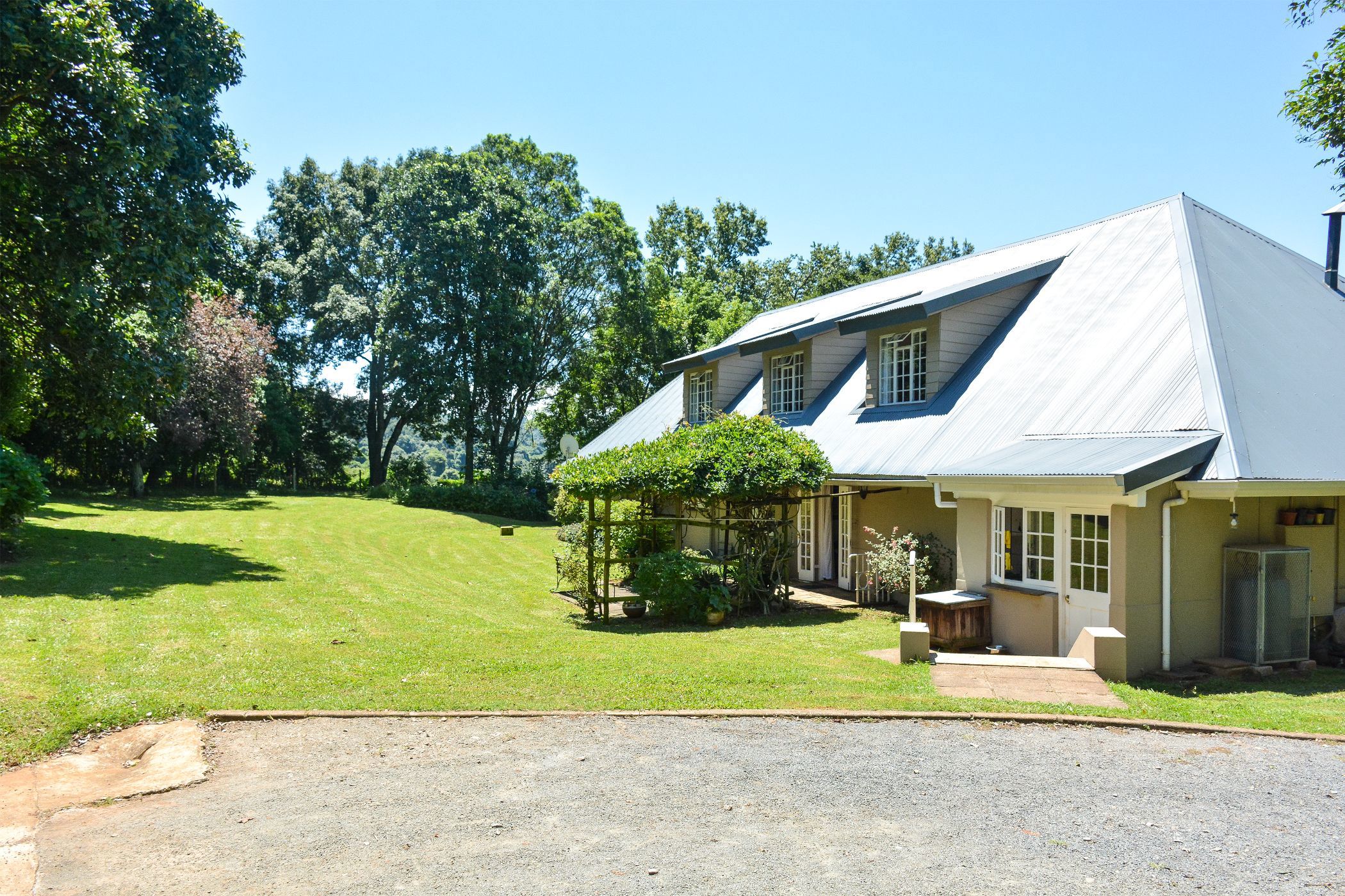 https://listing.pamgolding.co.za/images/properties/202502/2177975/H/2177975_H_60.jpg