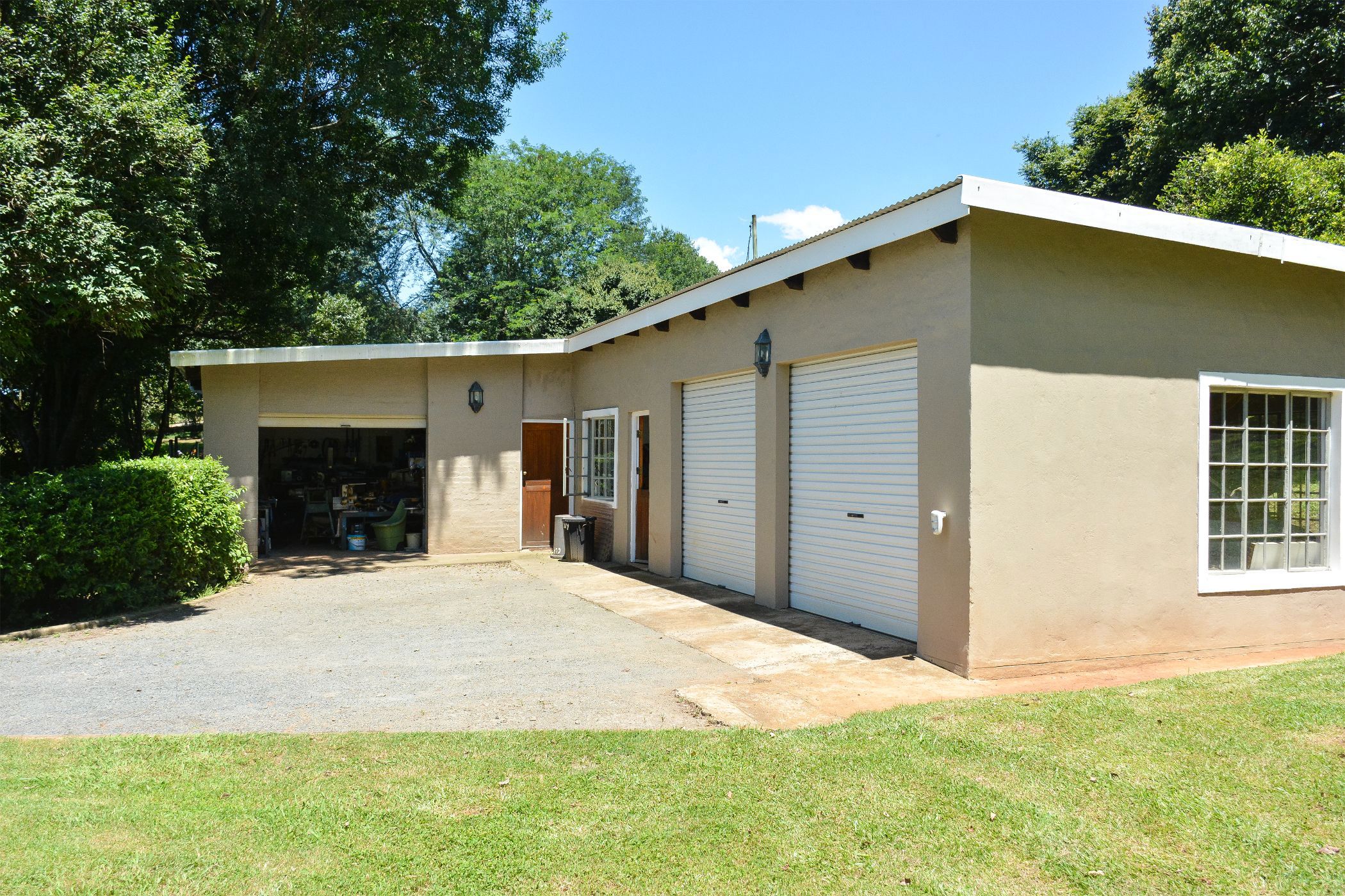 https://listing.pamgolding.co.za/images/properties/202502/2177975/H/2177975_H_62.jpg
