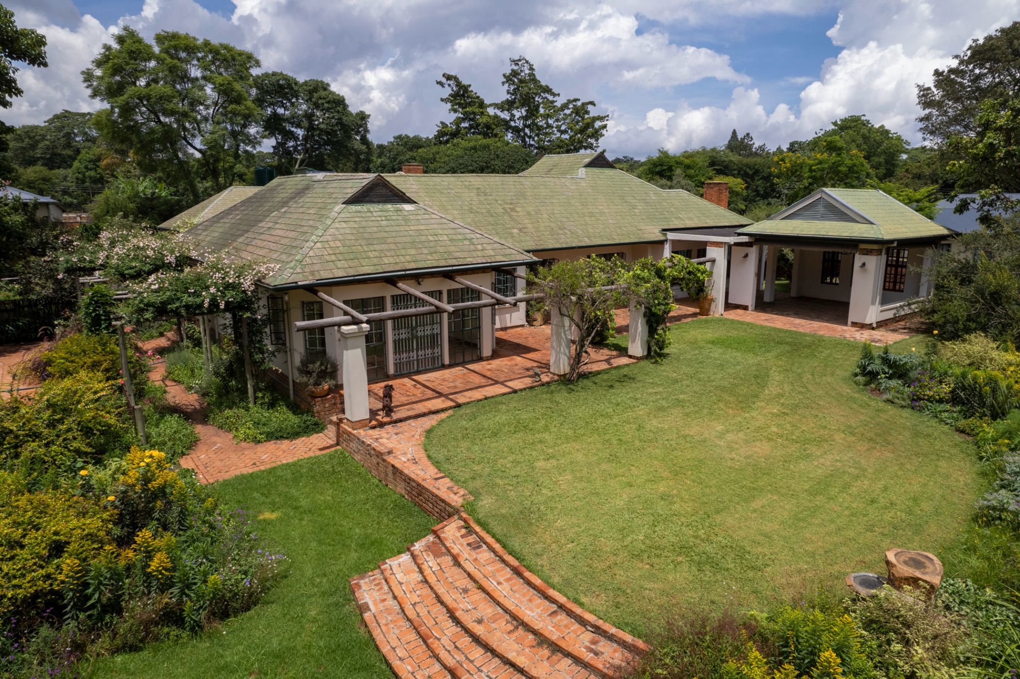 4 bedroom house for sale in Highlands (Zimbabwe)