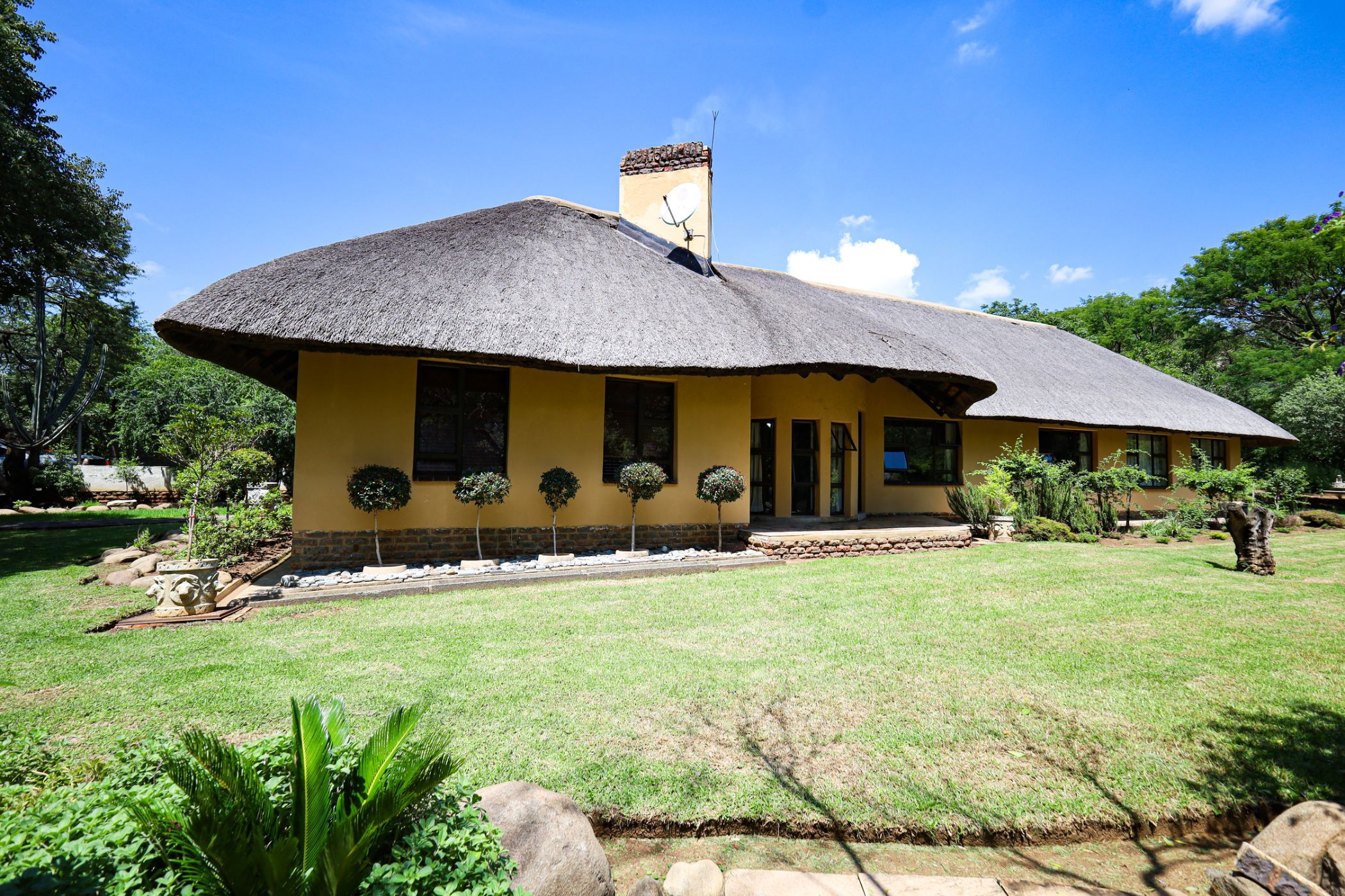 489855 m&sup2; crop farm for sale in Newcastle Rural
